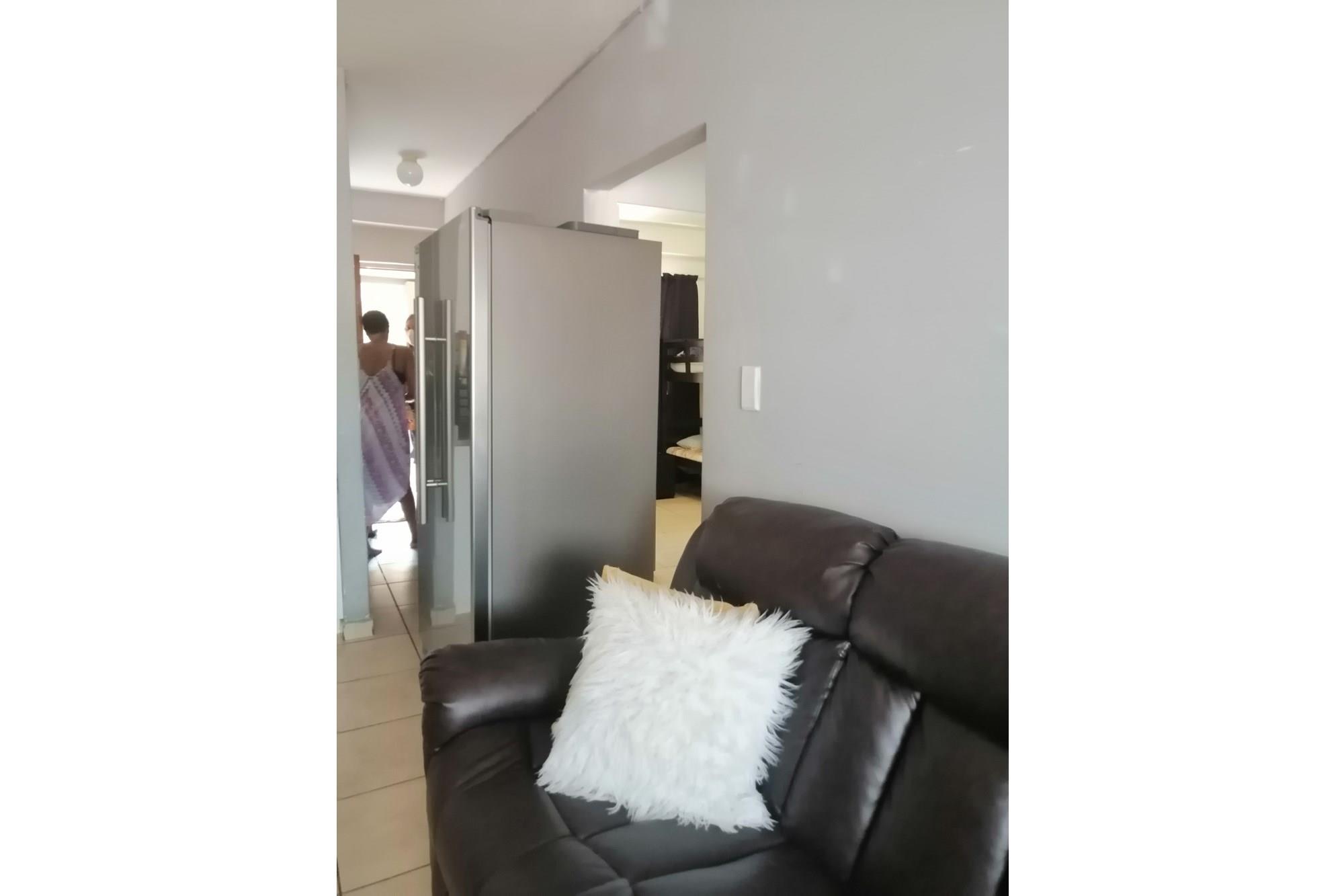 Fully tenanted 8 unit flat for sale