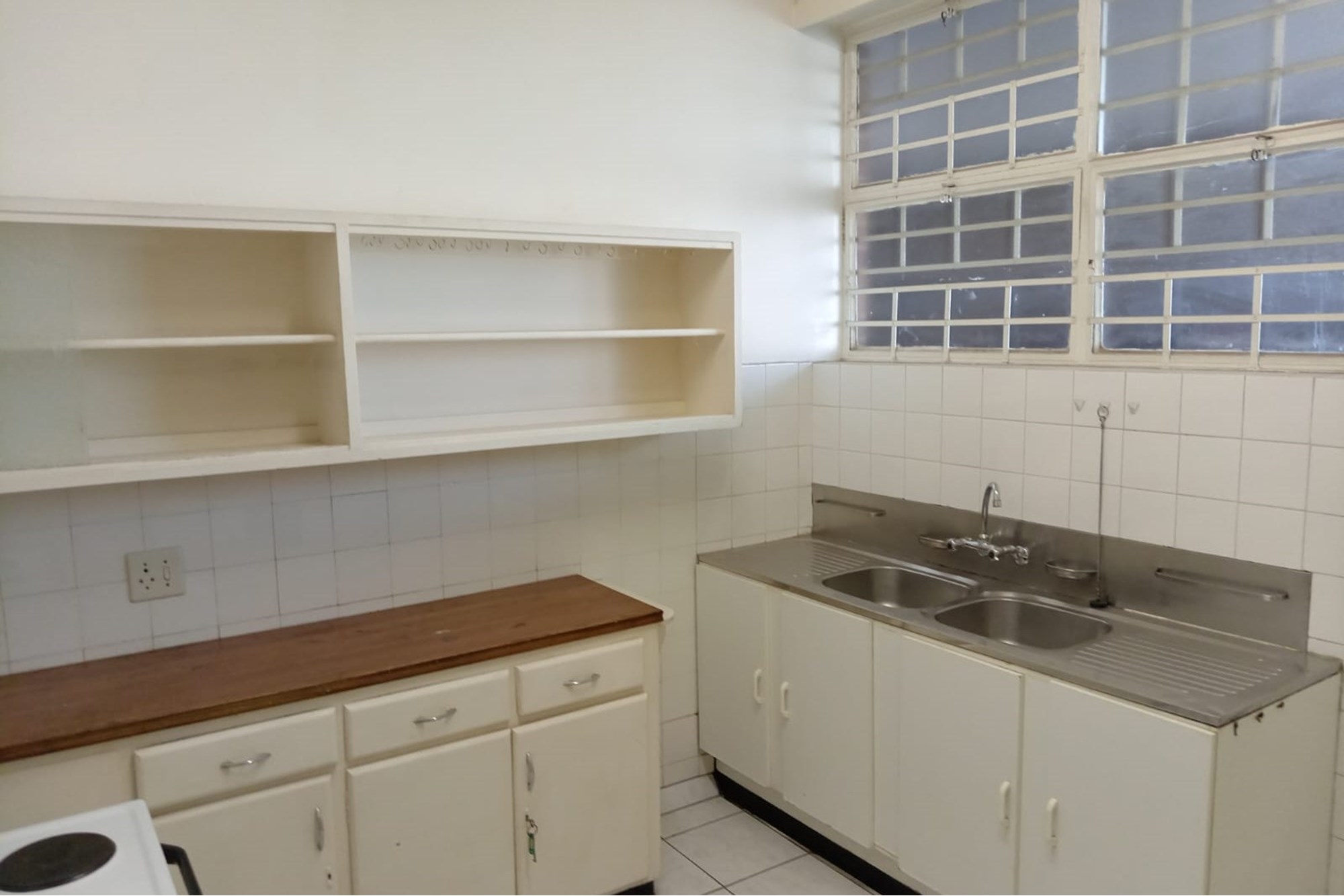 Dream Home in Killarney: Modern 2-Bed Condo