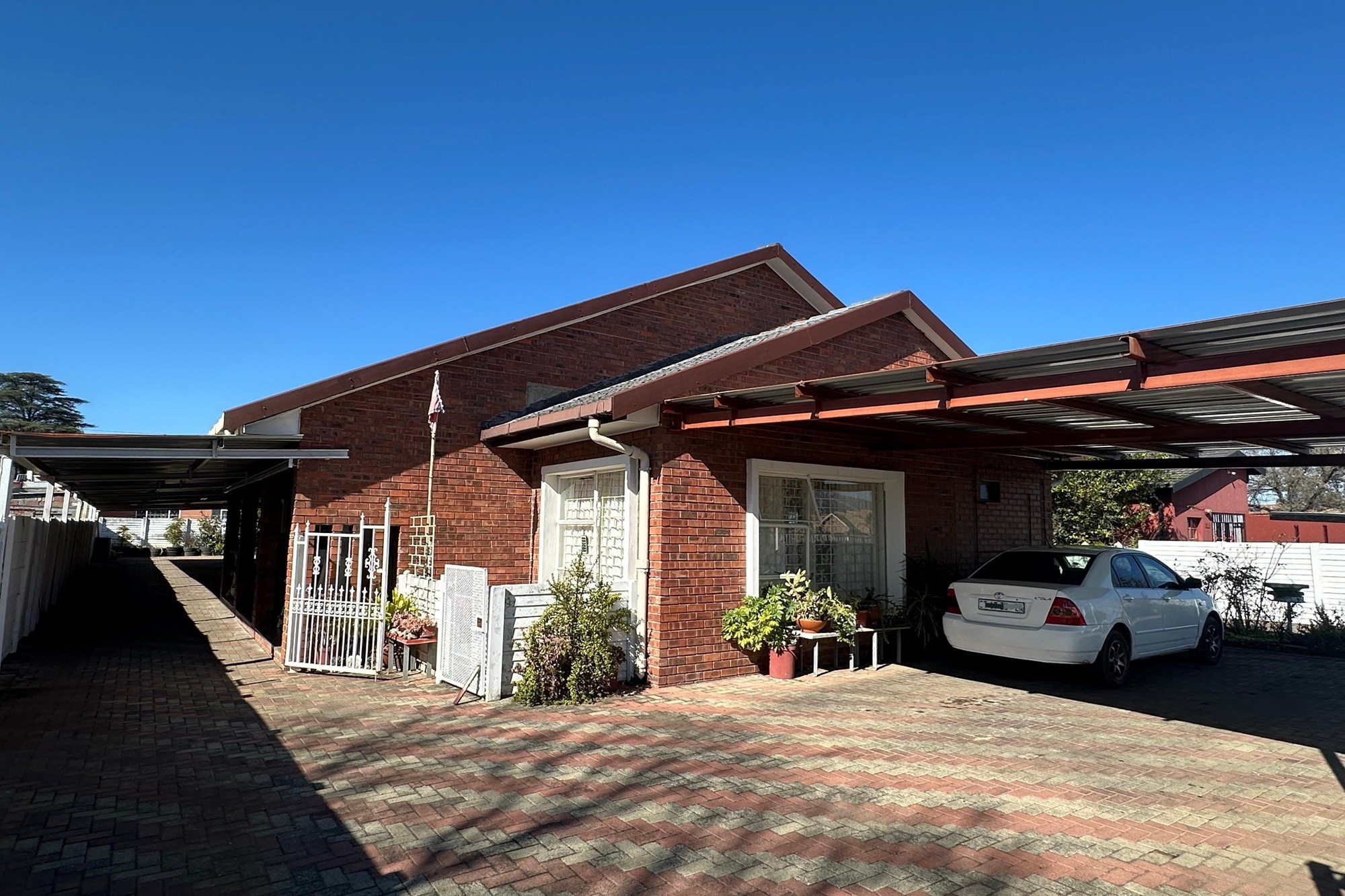 Spacious 5-Bedroom Home with Ample Parking and Prime Location