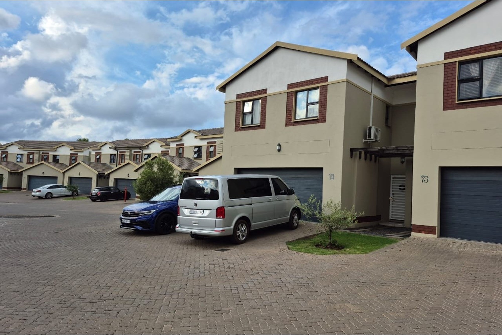A stunning 4-bedroom house in a secure estate in Equestria!