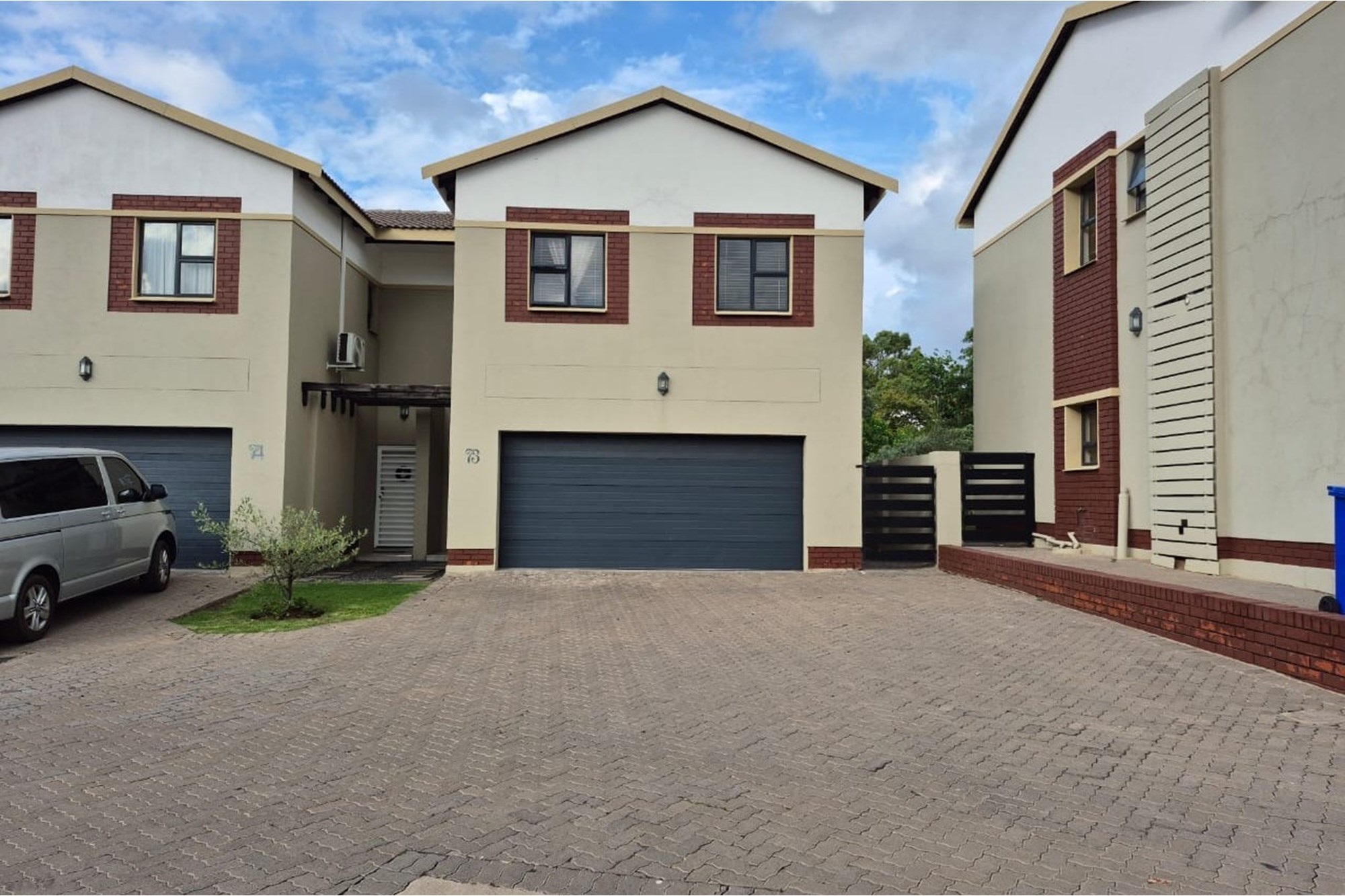 A stunning 4-bedroom house in a secure estate in Equestria!
