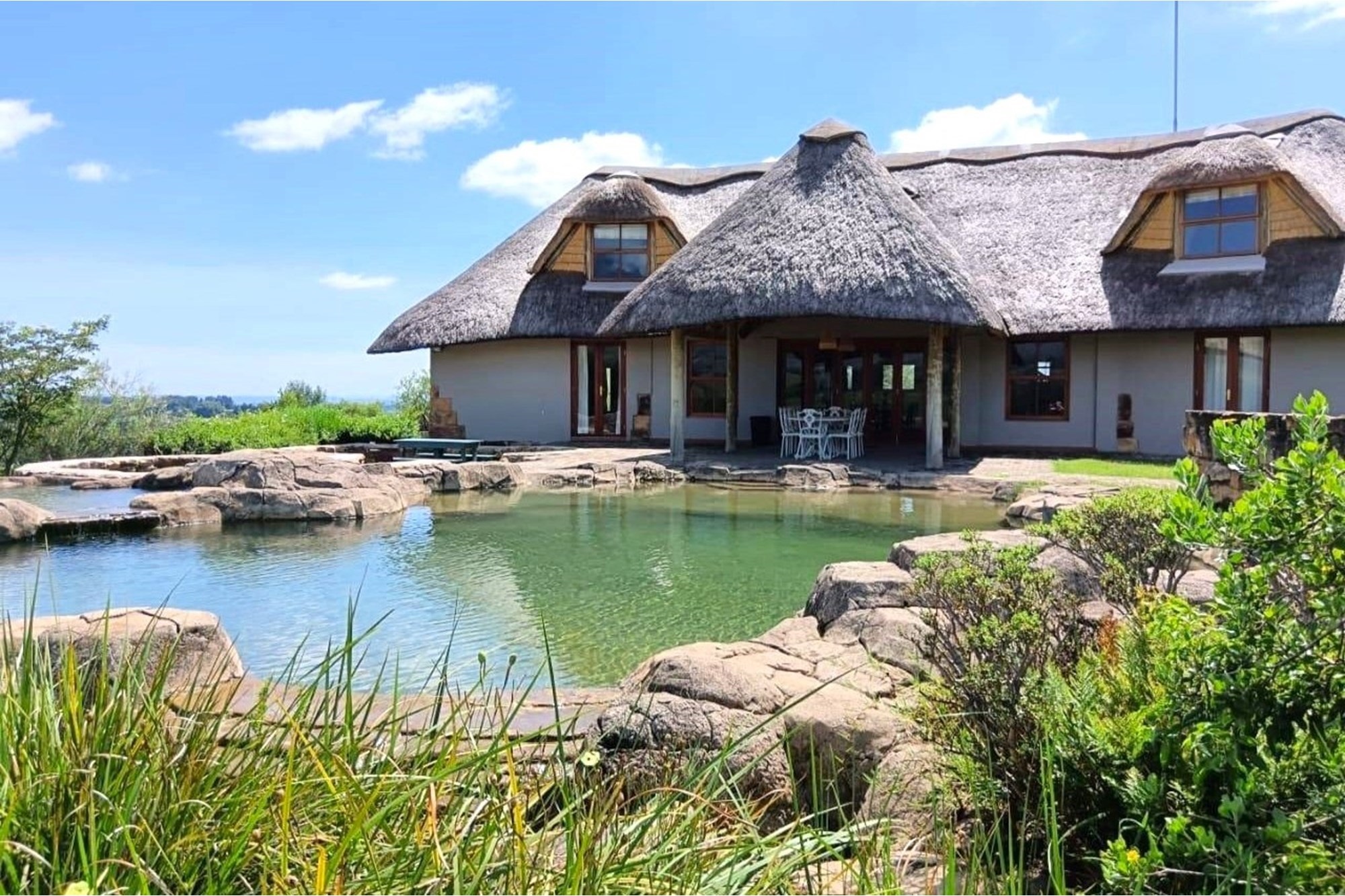 Inkungu Homestead - Elegant Country Retreat in Champagne Valley, Drakensberg