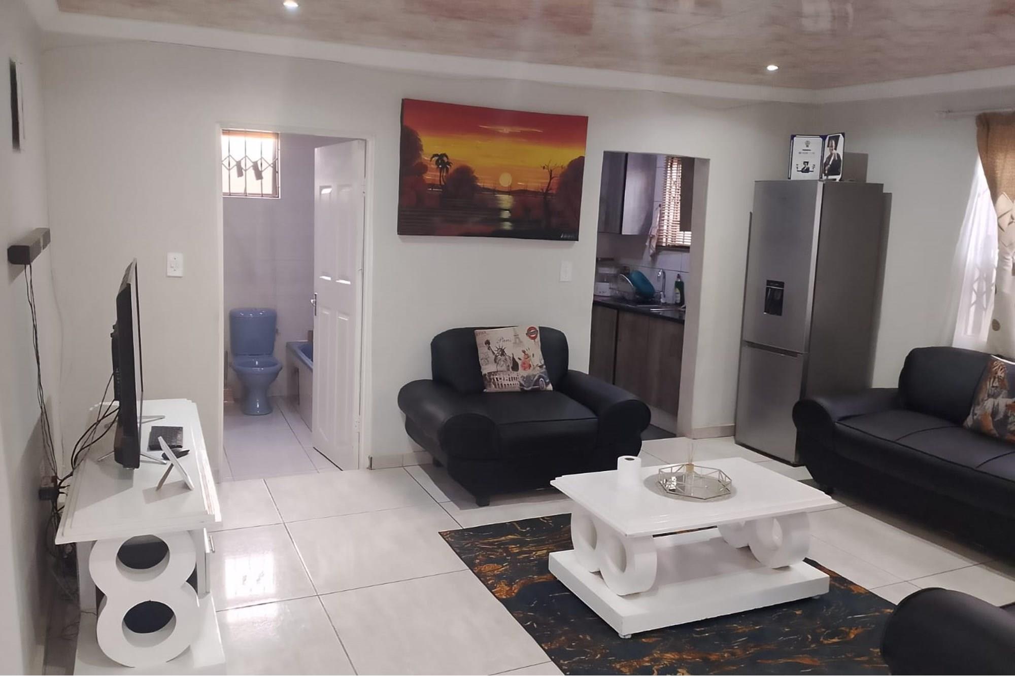 A newly build 2 bathroom with 4 outside rooms in Braamfisher