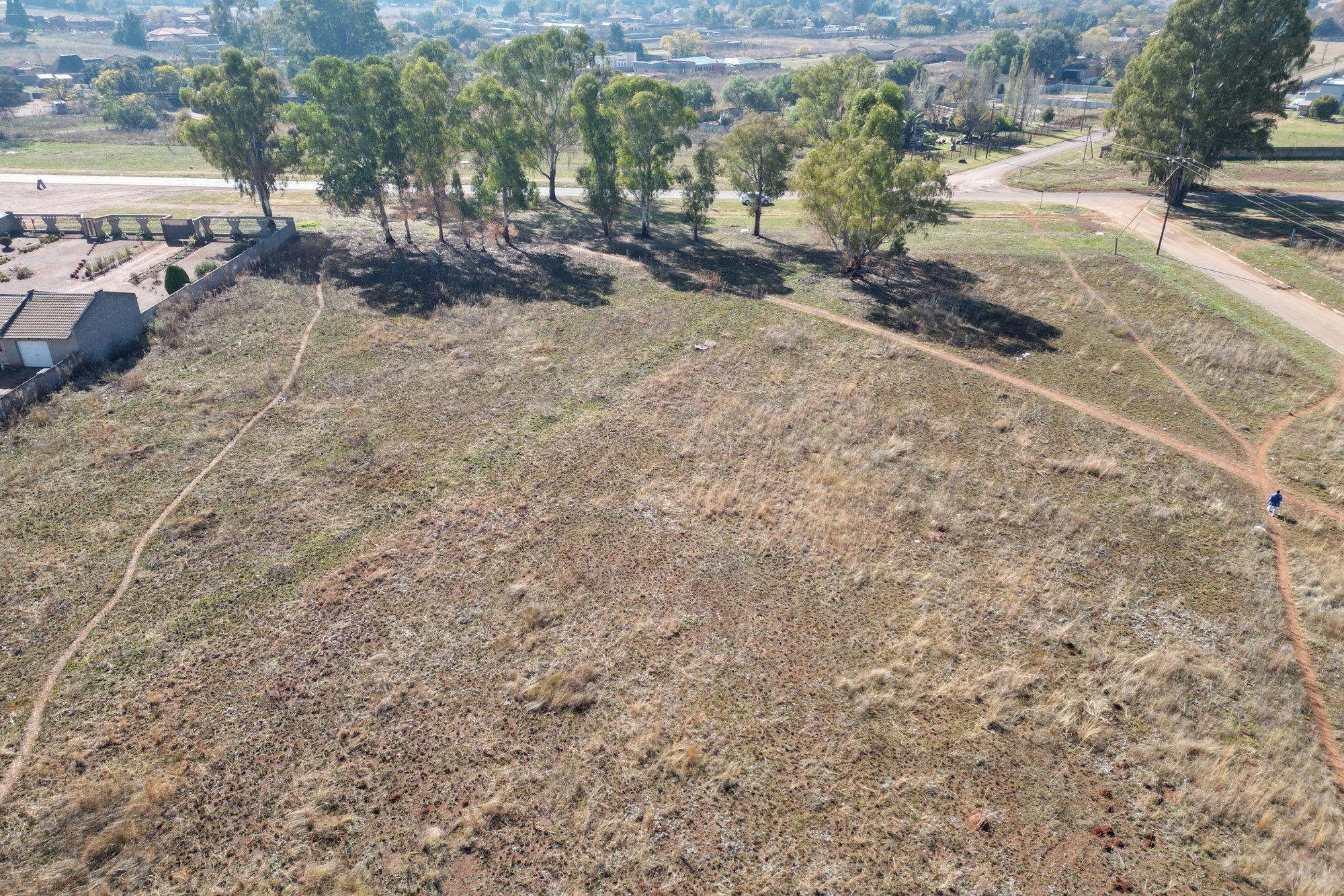 Large vacant stand with services