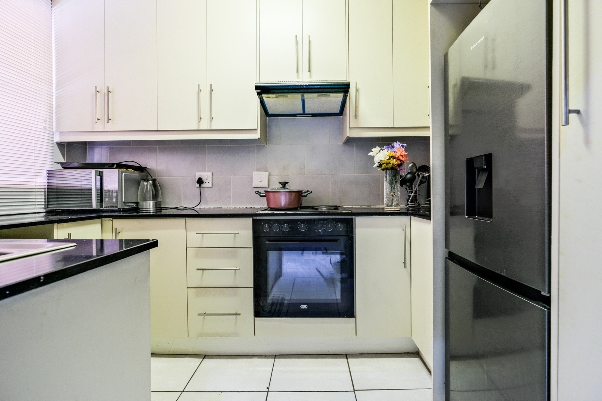 Renovated Charming 1-Bed Apartment in Windsor West!