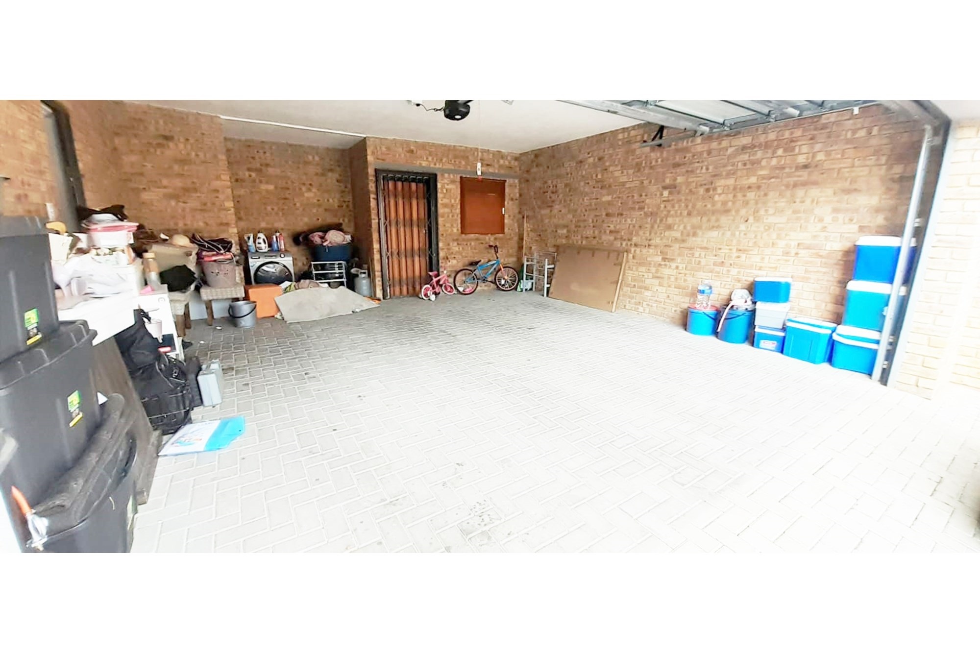Luxury Townhouse in Ruimsig Spacious Secure 4 Beds 2.5 Baths Pool in Complex
