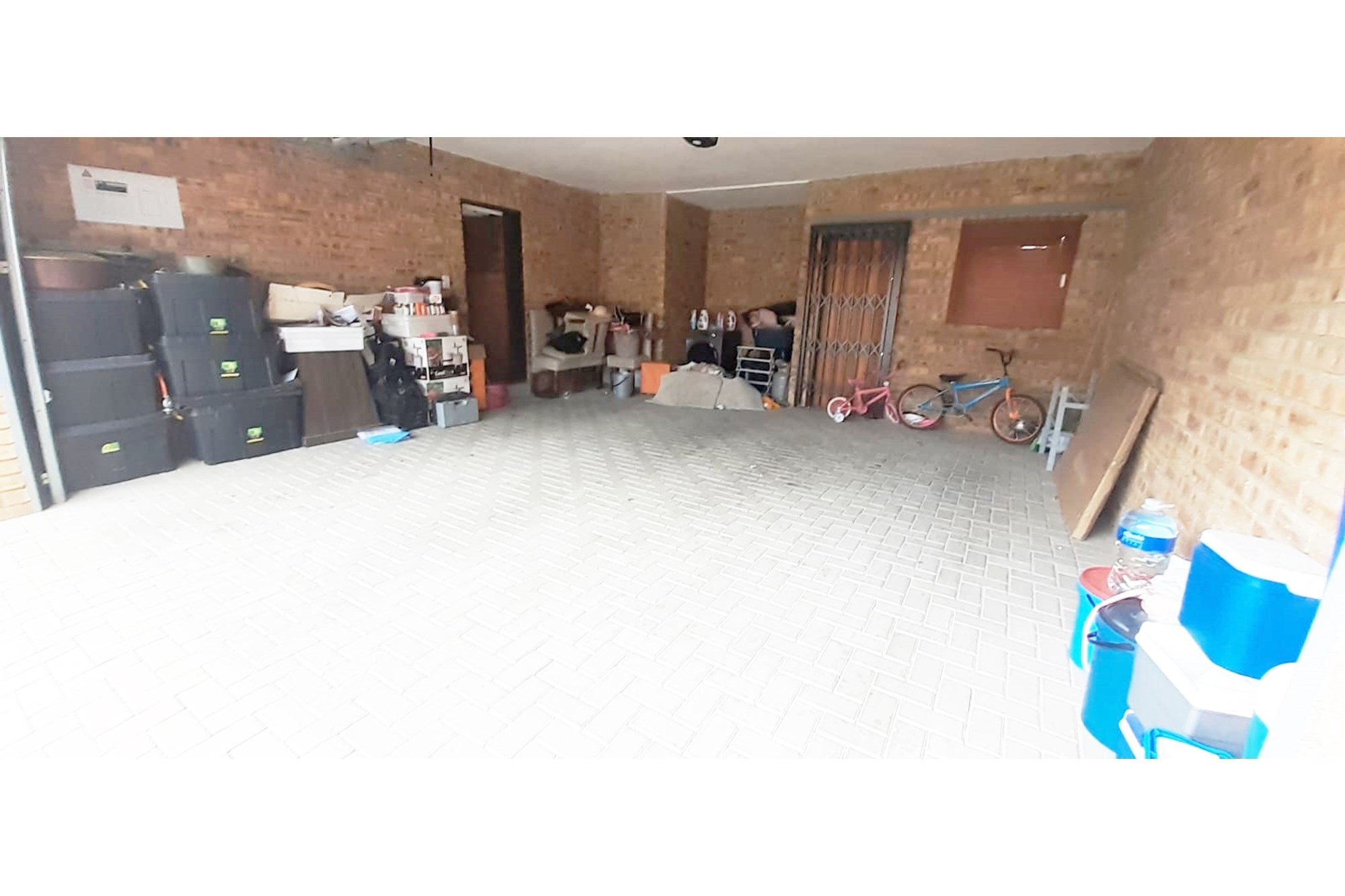 Luxury Townhouse in Ruimsig Spacious Secure 4 Beds 2.5 Baths Pool in Complex
