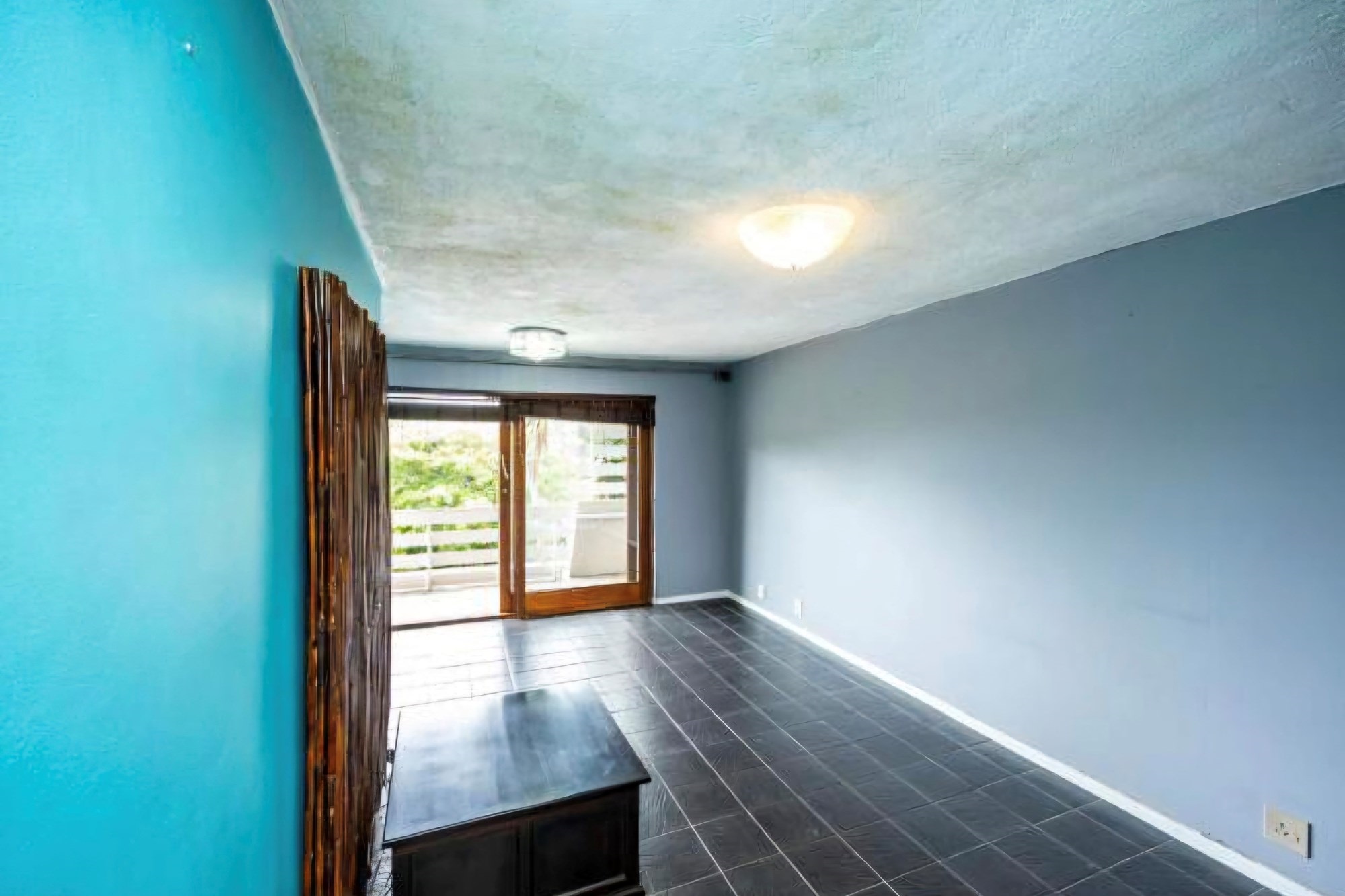 Do not miss out on this well priced 2 bedroom duplex unit located in Beacon Bay