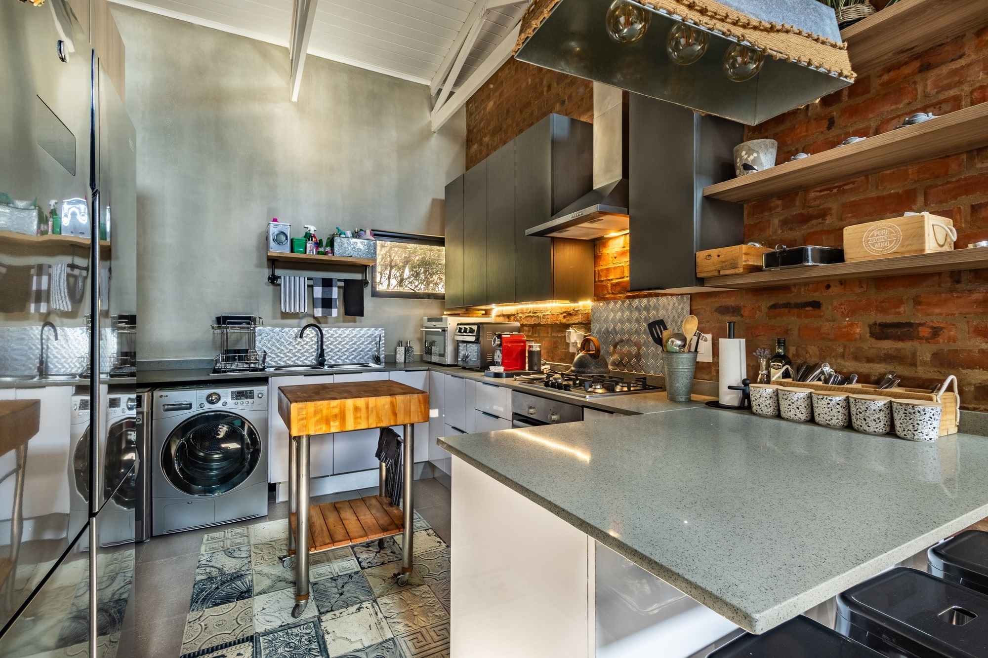 Unique Apartment, Brilliant Location - 2-Bed, 2-Bath Stunner in Menlo Park