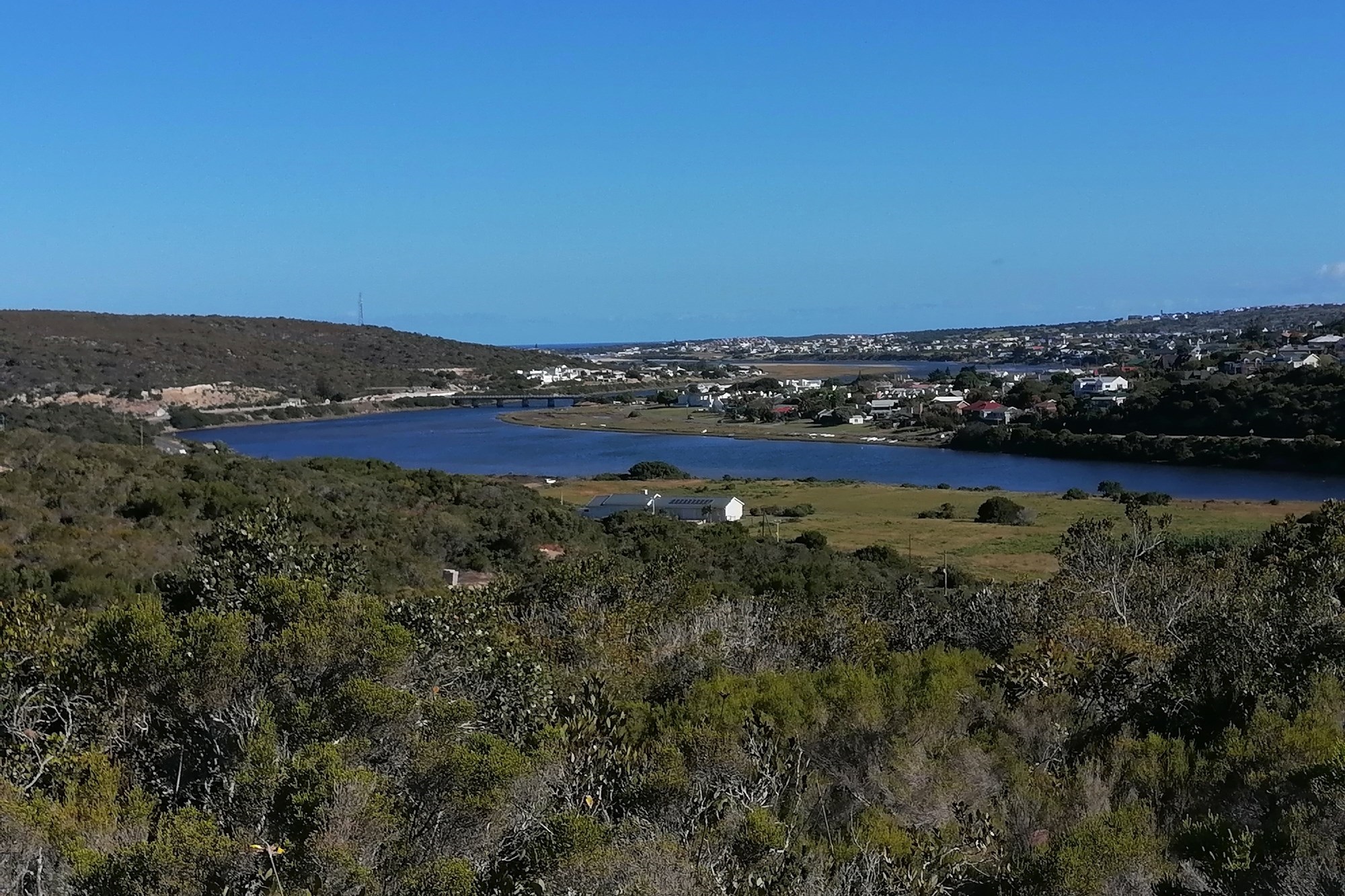 Vacant land with breathtaking views of the Goukou river.