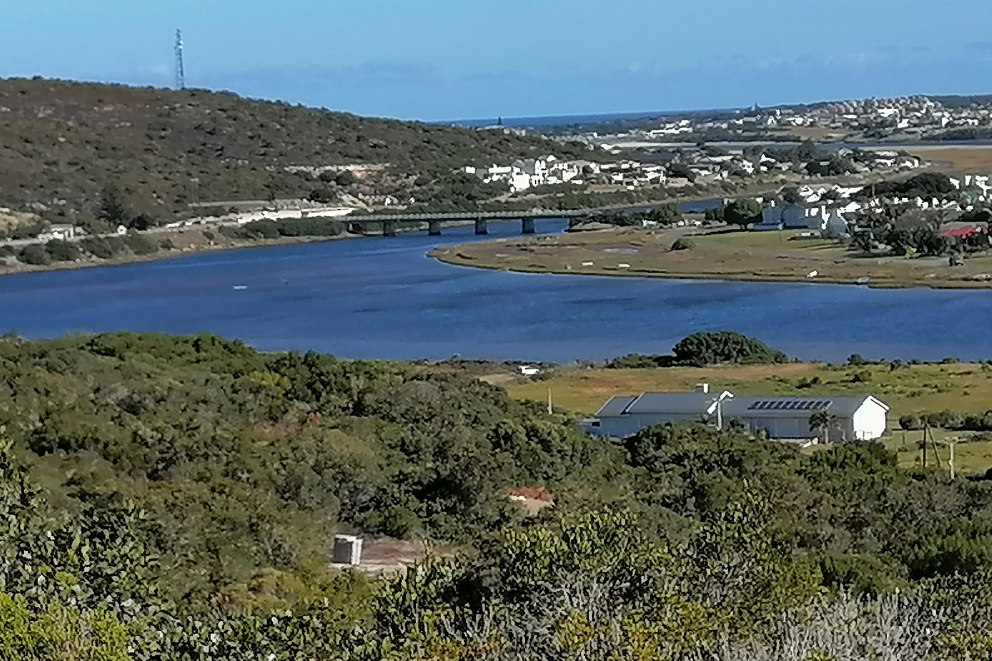 Vacant land with breathtaking views of the Goukou river.