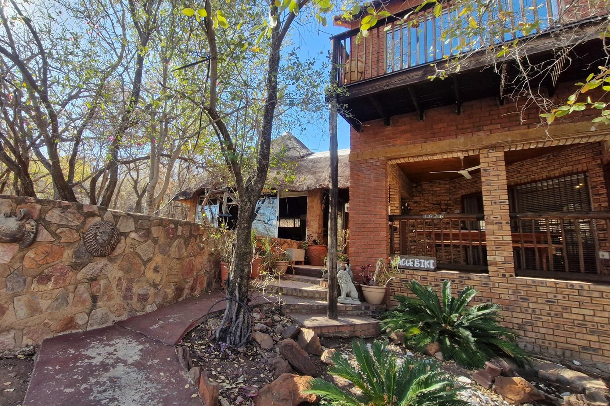 OUTDOORS ENTERTAINMENT AREA - 3 BEDROOM HOUSE