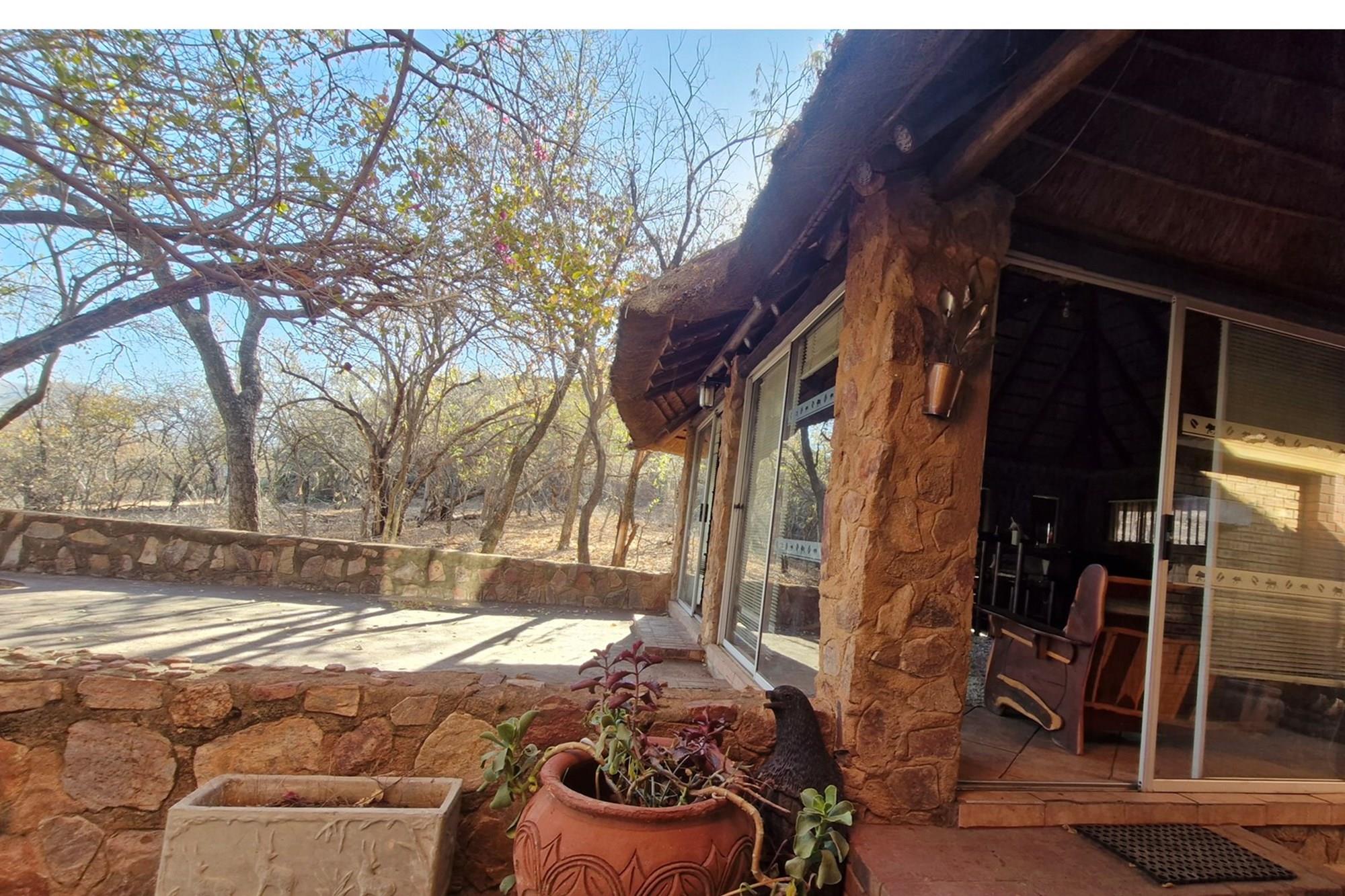 OUTDOORS ENTERTAINMENT AREA - 3 BEDROOM HOUSE