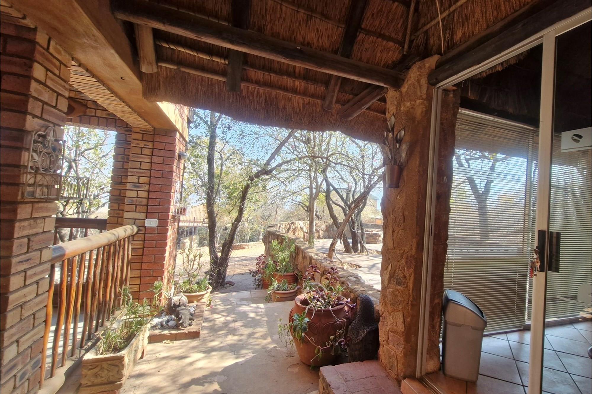 OUTDOORS ENTERTAINMENT AREA - 3 BEDROOM HOUSE