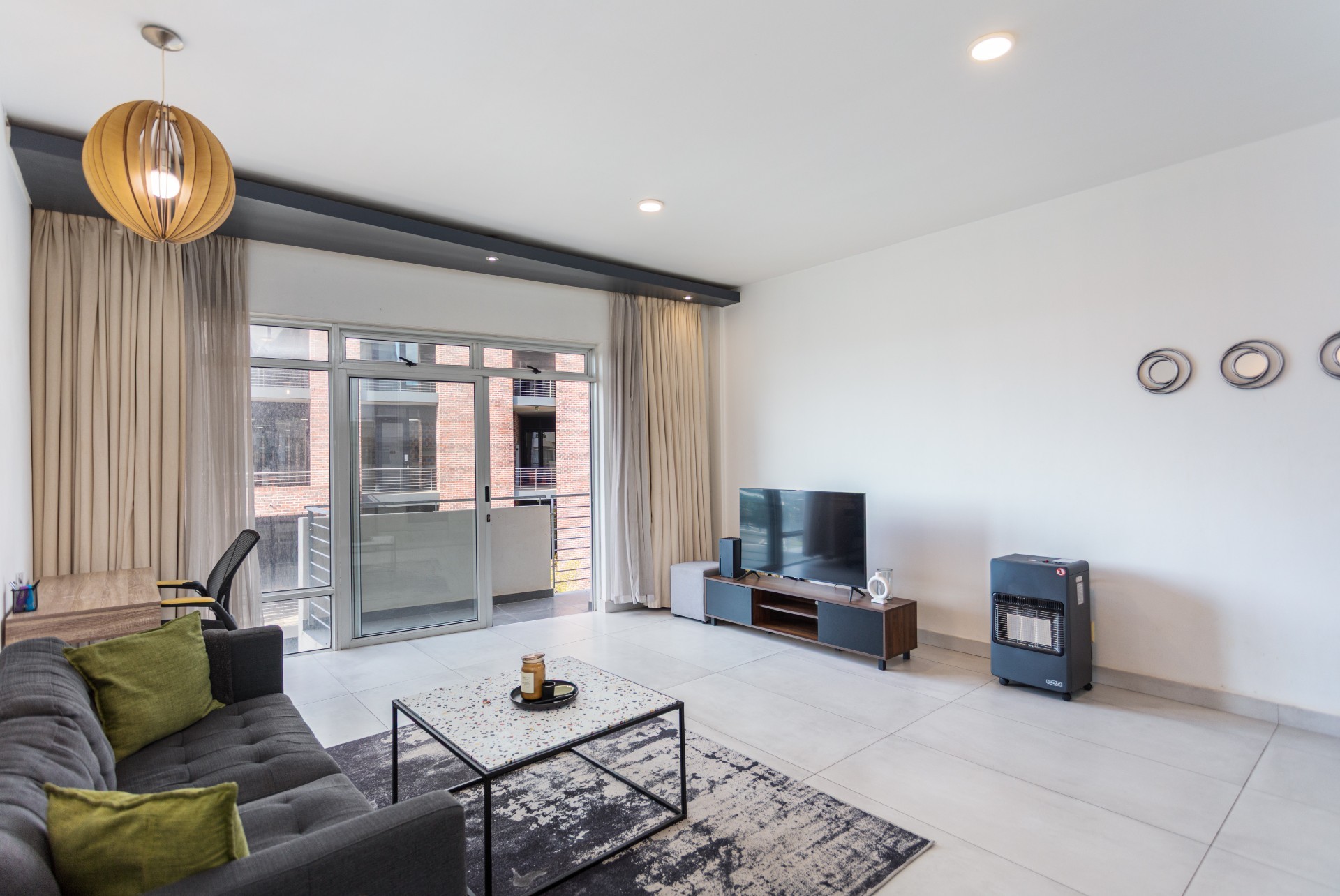 Stylish 1-Bed in Gardens, Cape Town For Sale!