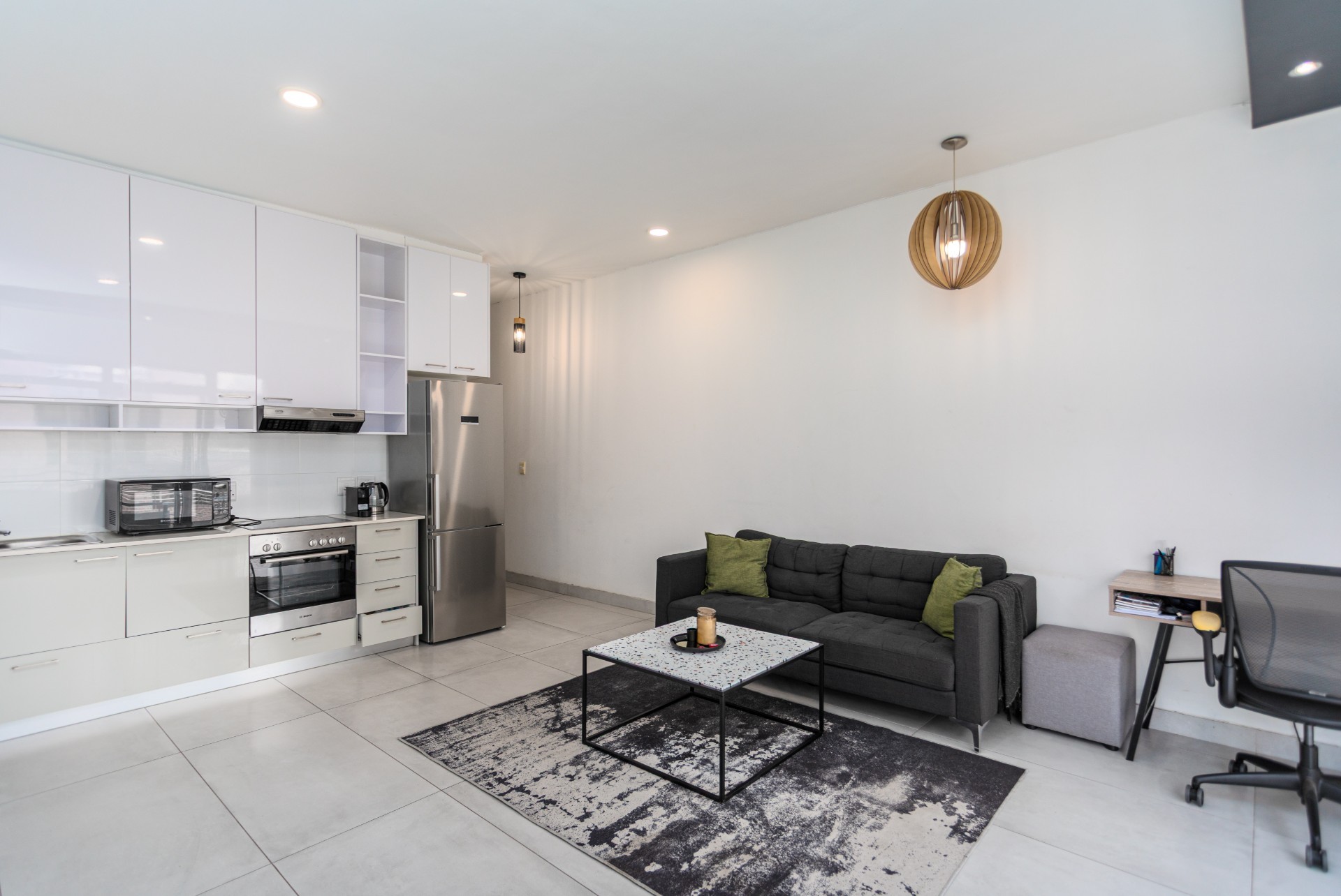 Stylish 1-Bed in Gardens, Cape Town For Sale!