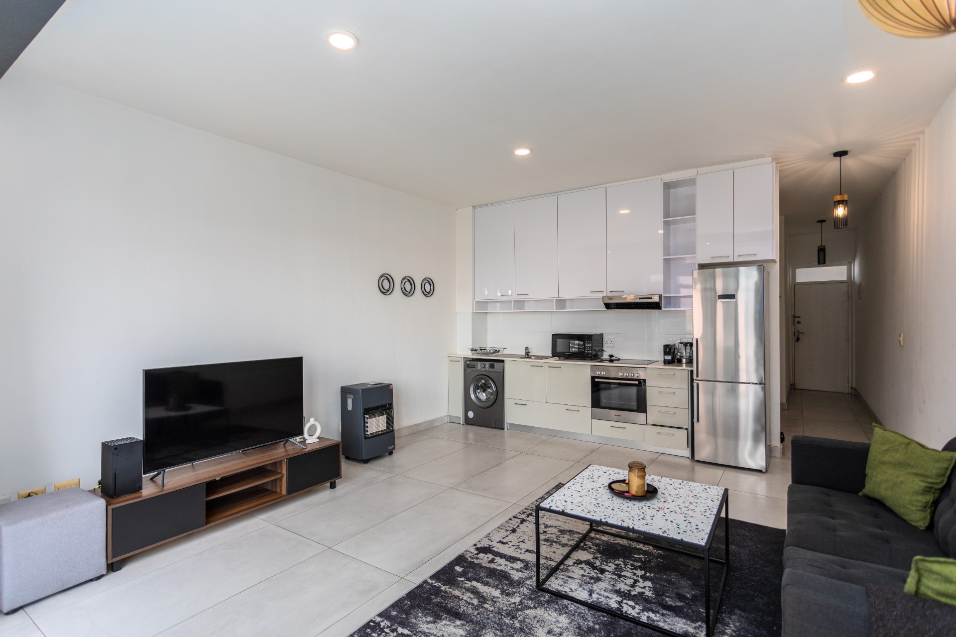Stylish 1-Bed in Gardens, Cape Town For Sale!