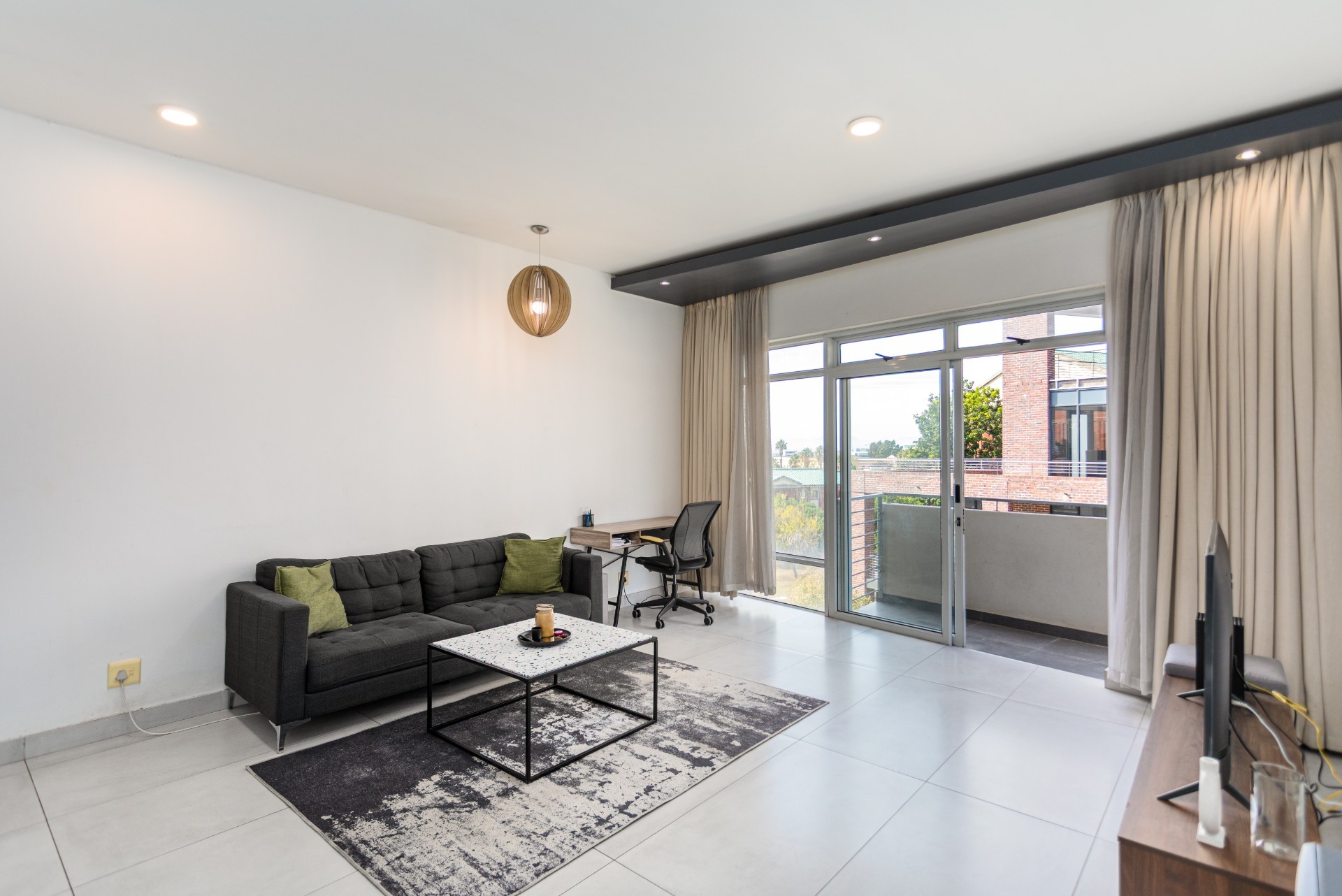 Stylish 1-Bed in Gardens, Cape Town For Sale!