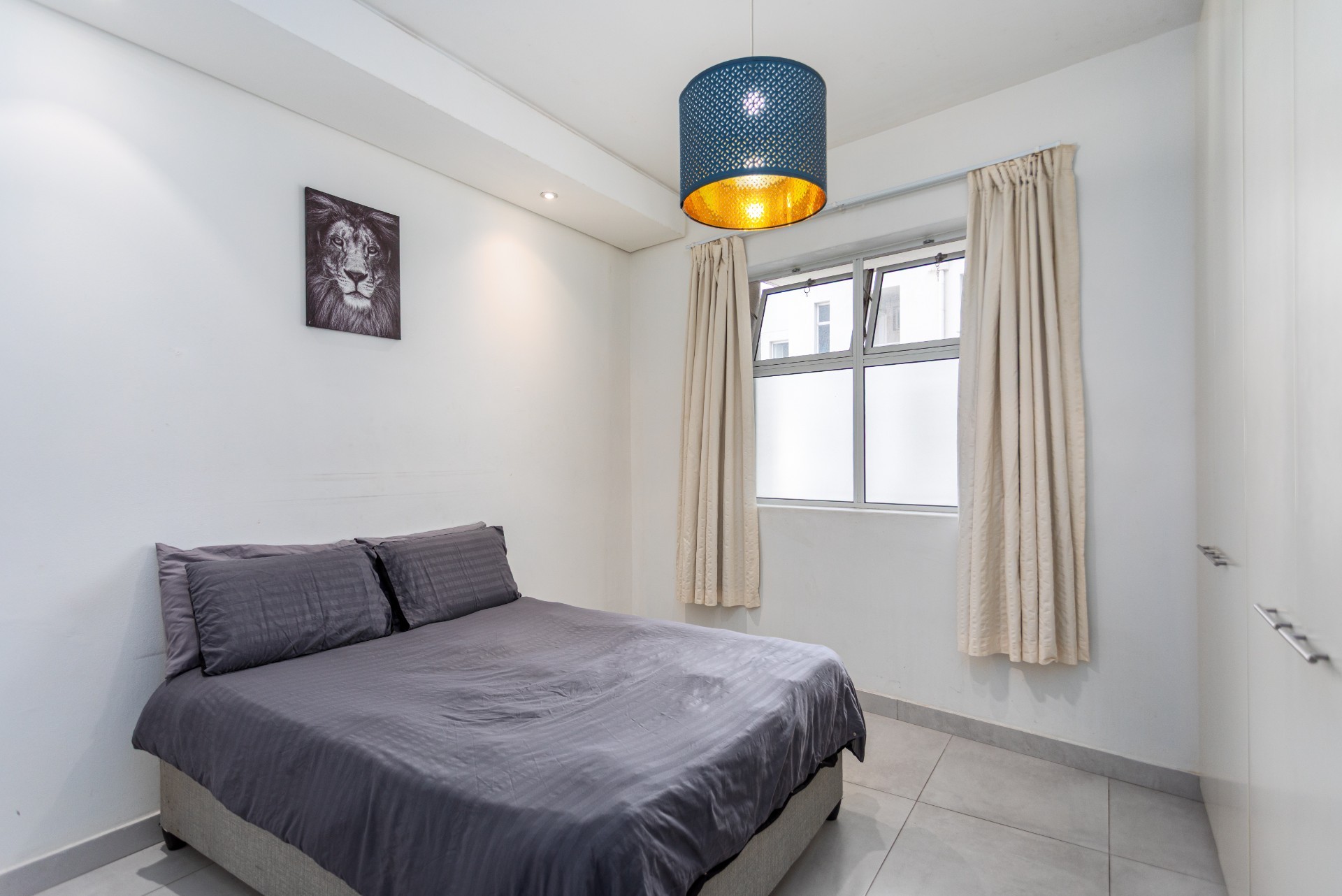 Stylish 1-Bed in Gardens, Cape Town For Sale!