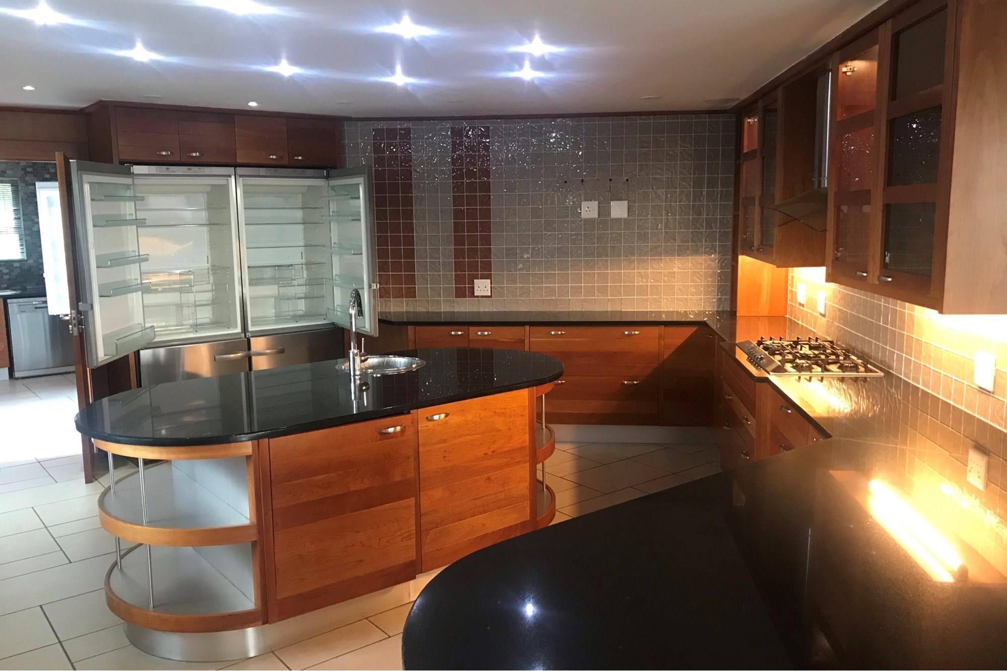 Magnificent 7 Bedroom Mansion, Woodhill Golf Estate Price Reduced