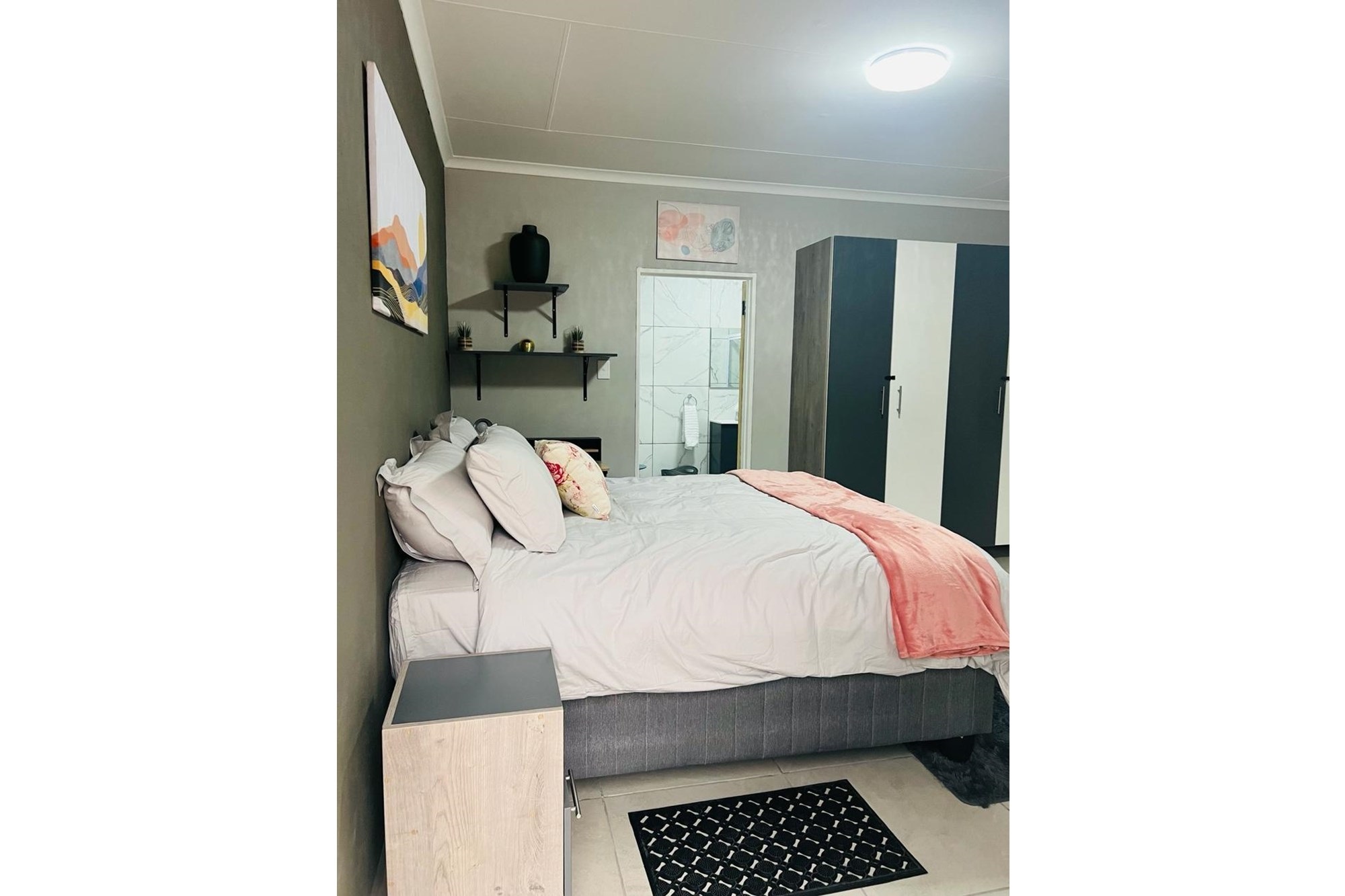 Investor’s Dream: Modern 10-Bedroom Property with Business Zoning