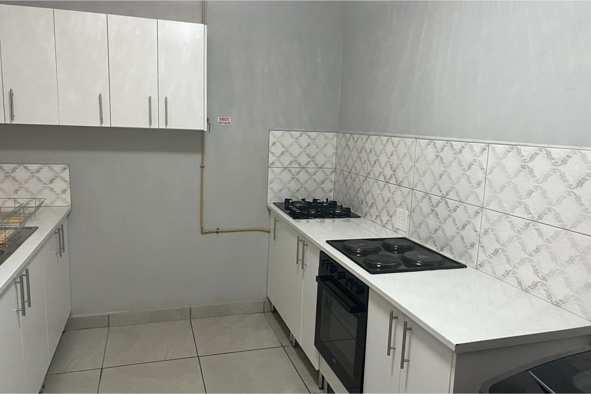 Investor’s Dream: Modern 10-Bedroom Property with Business Zoning