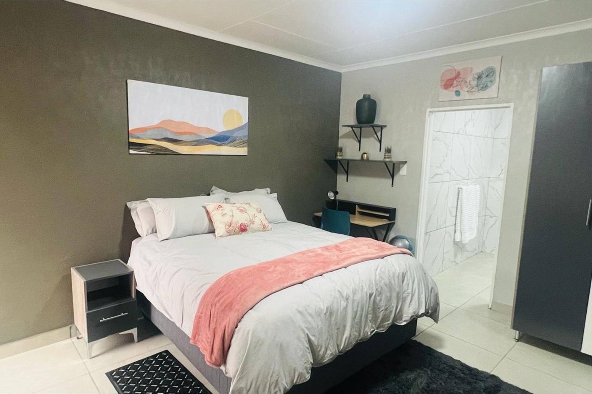 Investor’s Dream: Modern 10-Bedroom Property with Business Zoning