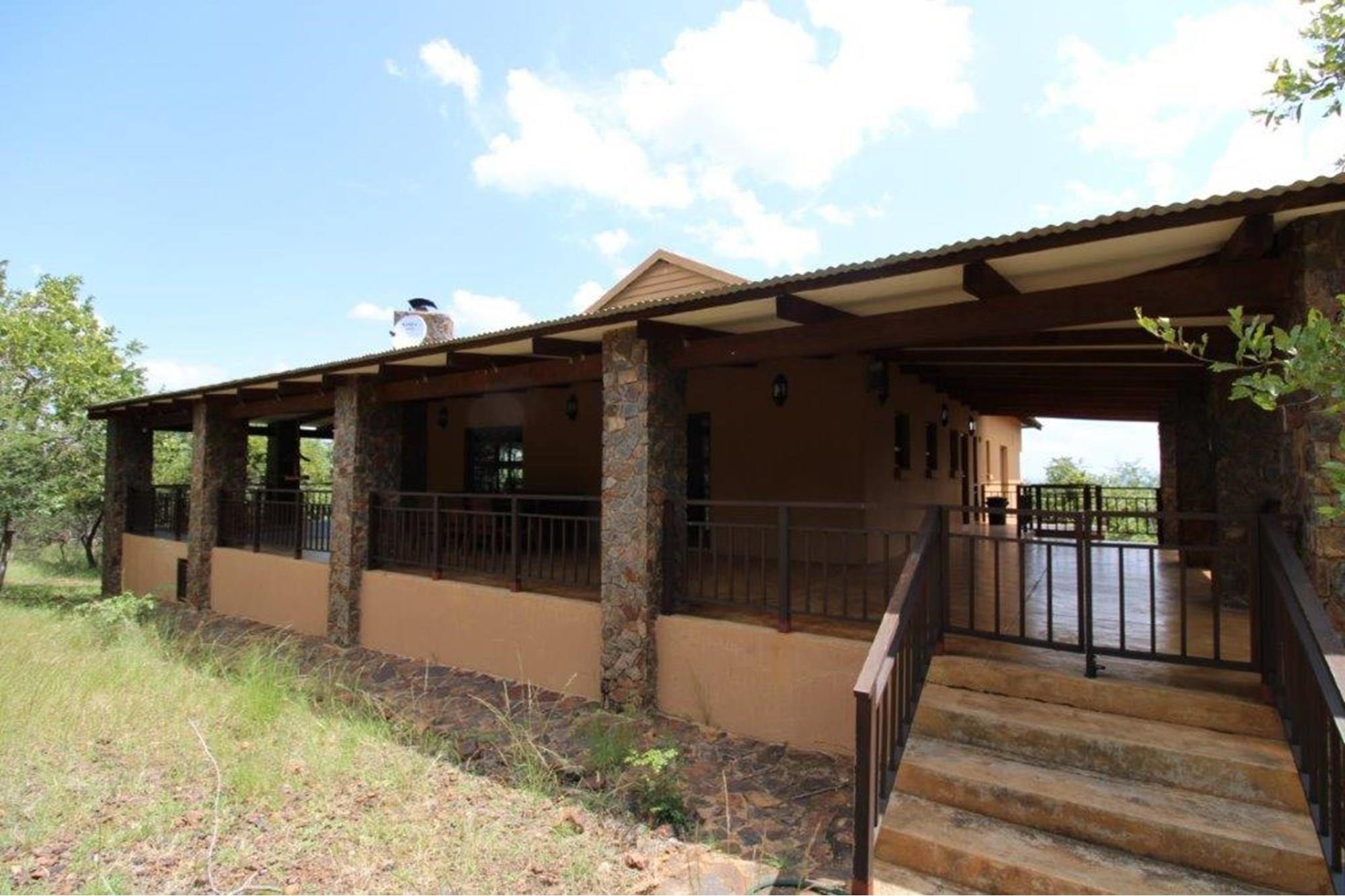 Thaba Moriri - Double story 5 bedroom house in private game reserve with breathtaking views