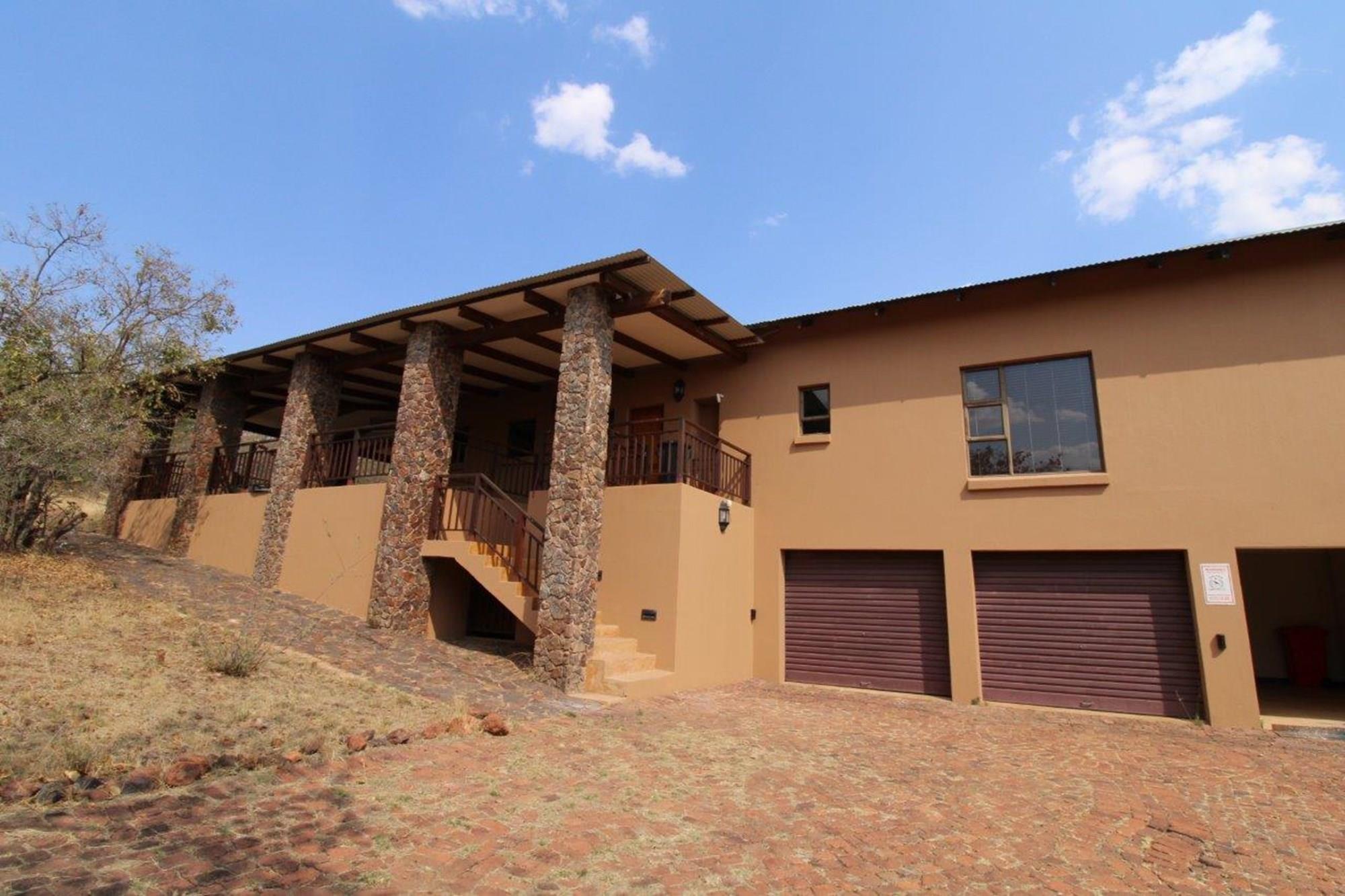 Thaba Moriri - Double story 5 bedroom house in private game reserve with breathtaking views