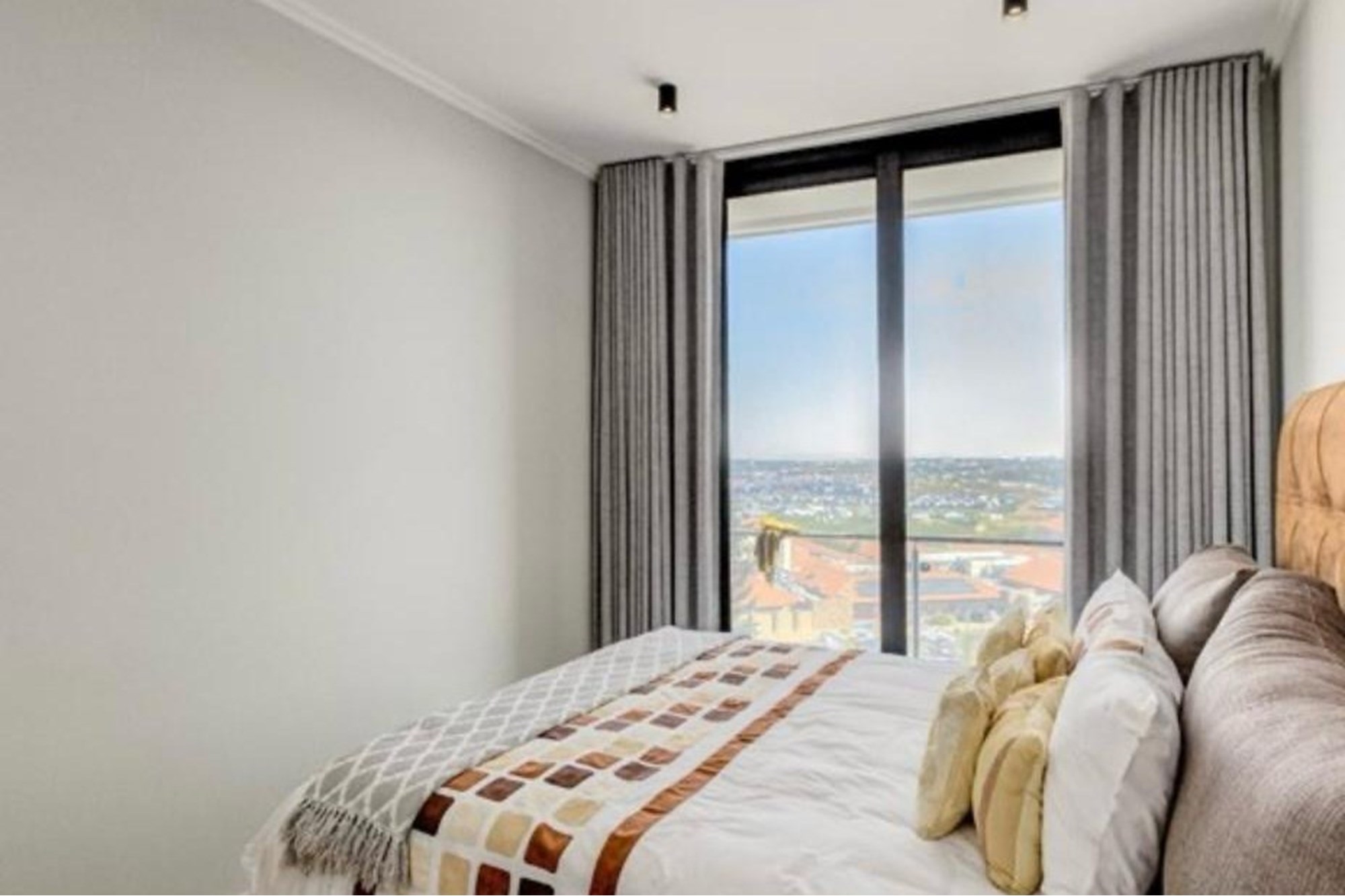 Apartment for rent in Waterfall, Midrand, 97 m²