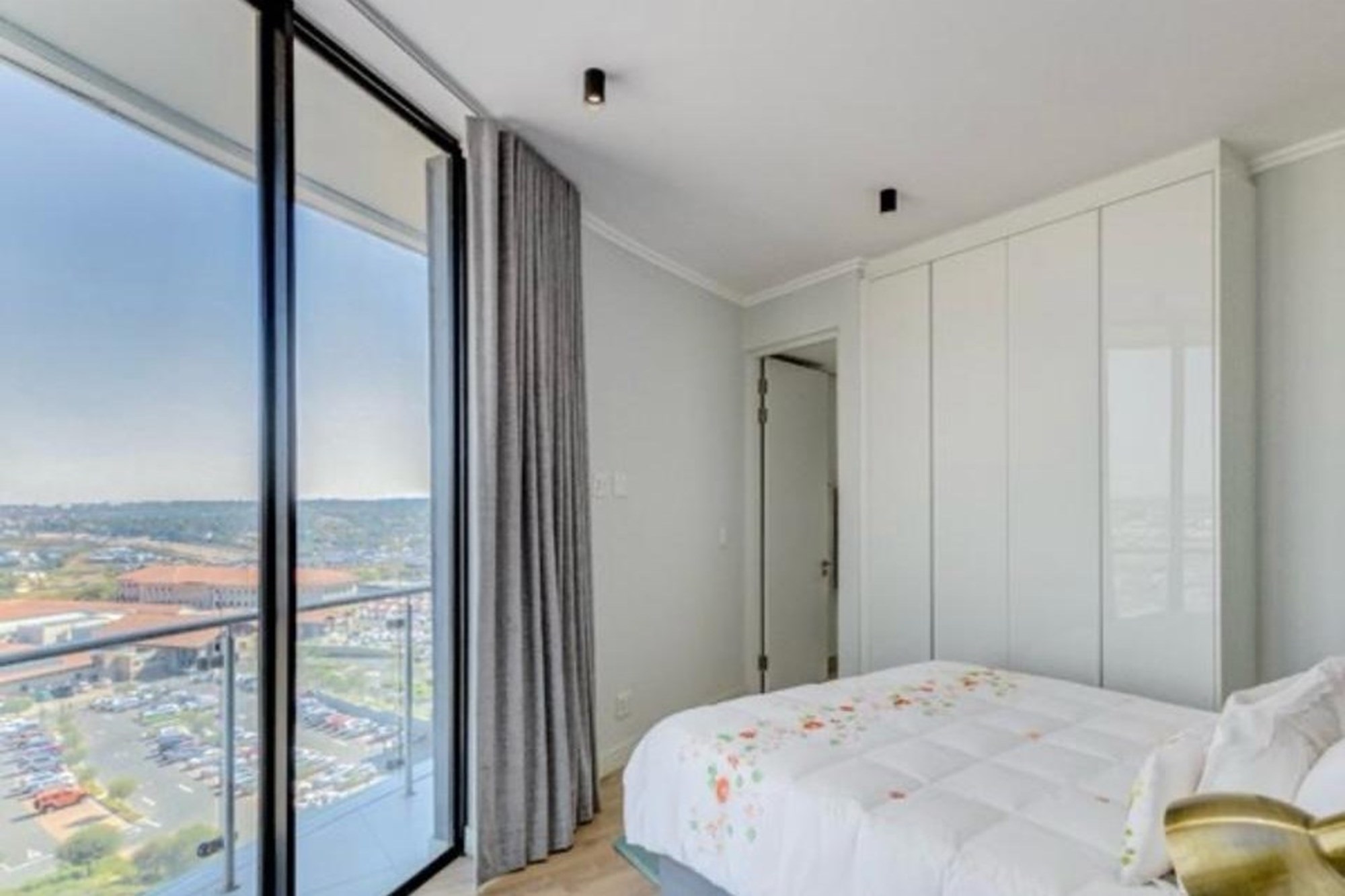 Apartment for rent in Waterfall, Midrand, 97 m²