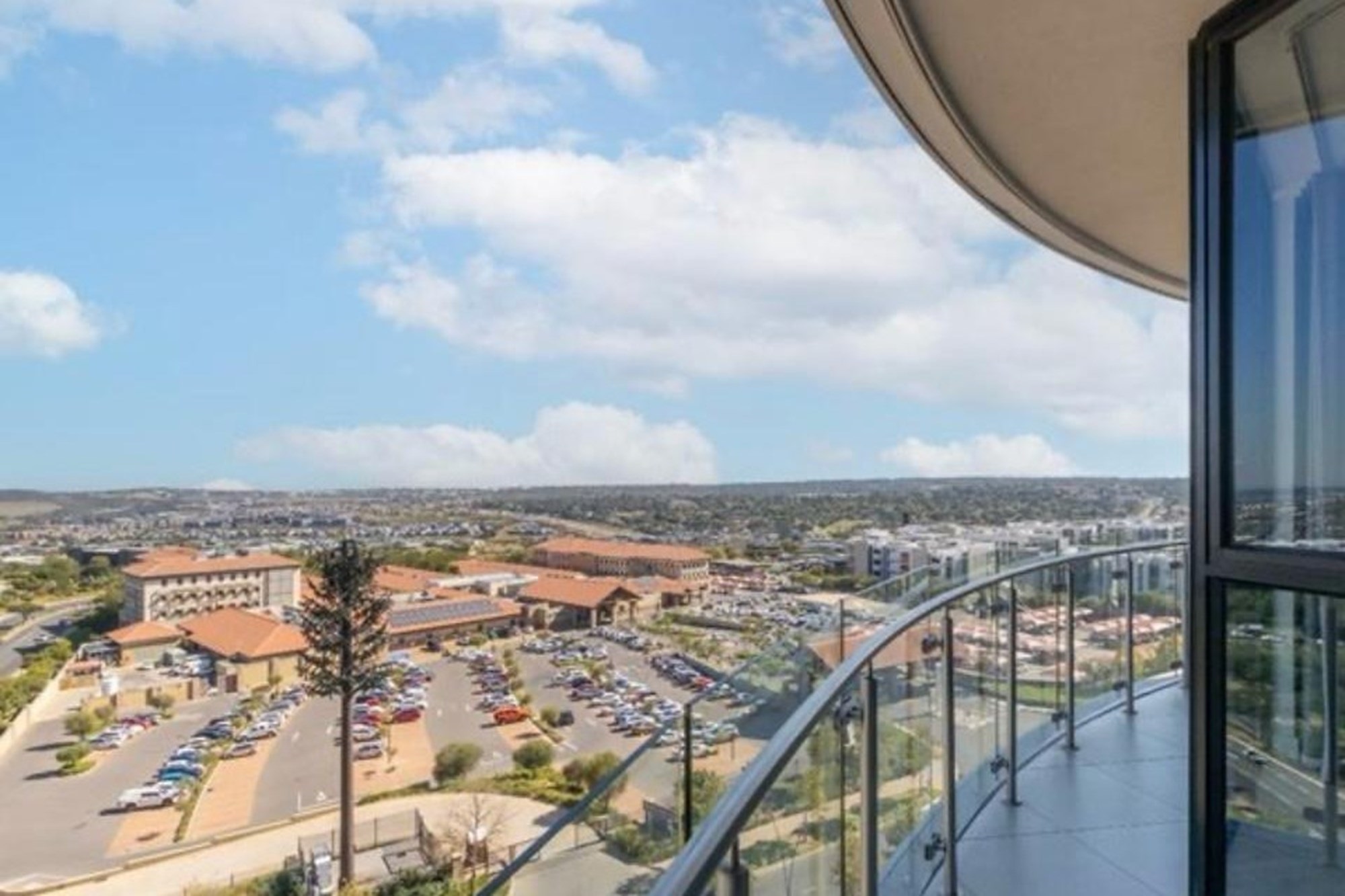 Apartment for rent in Waterfall, Midrand, 97 m²