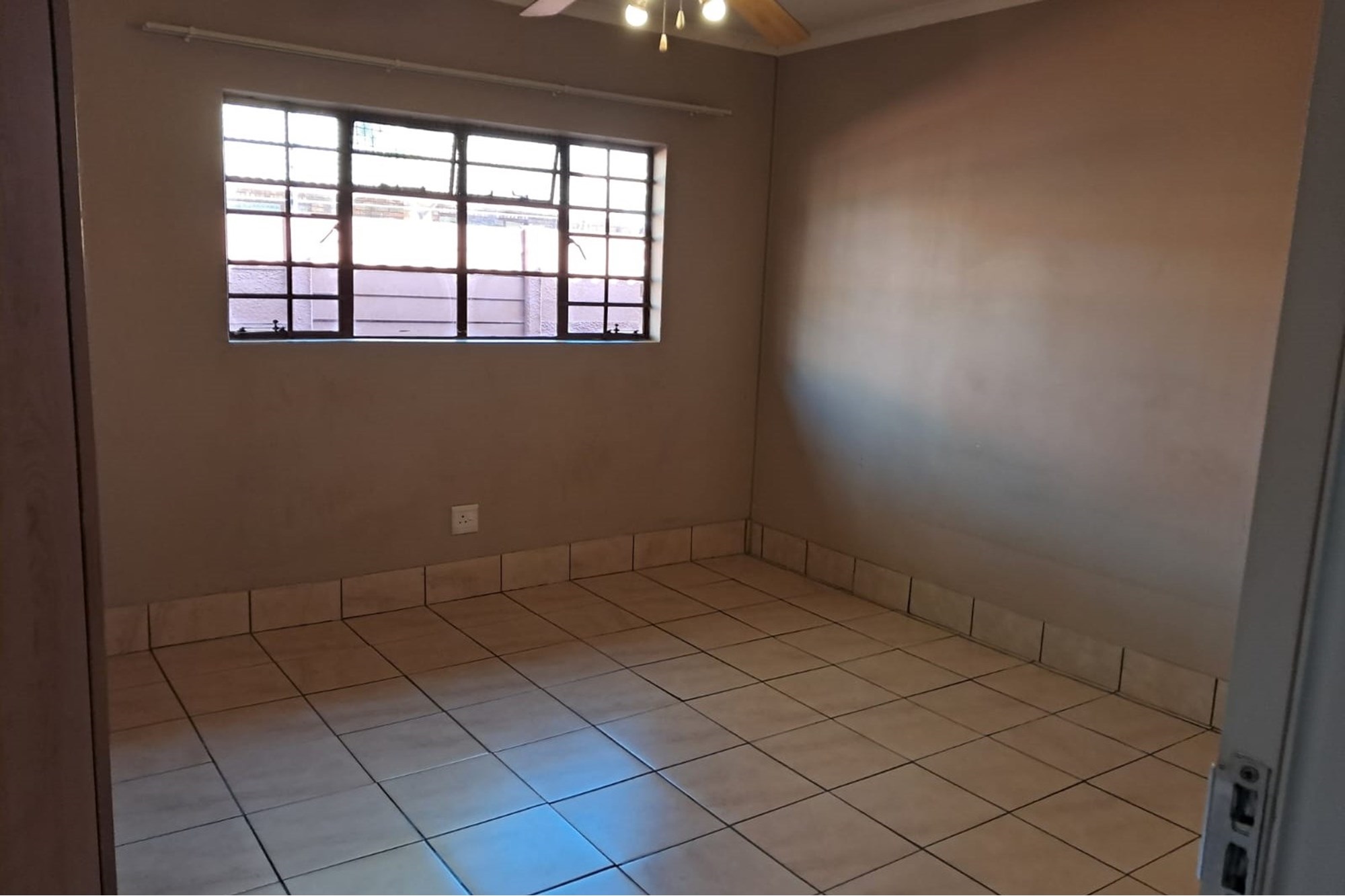 Charming 3-Bedroom Garden Flat for Rent - R8,250 | Doornpoort