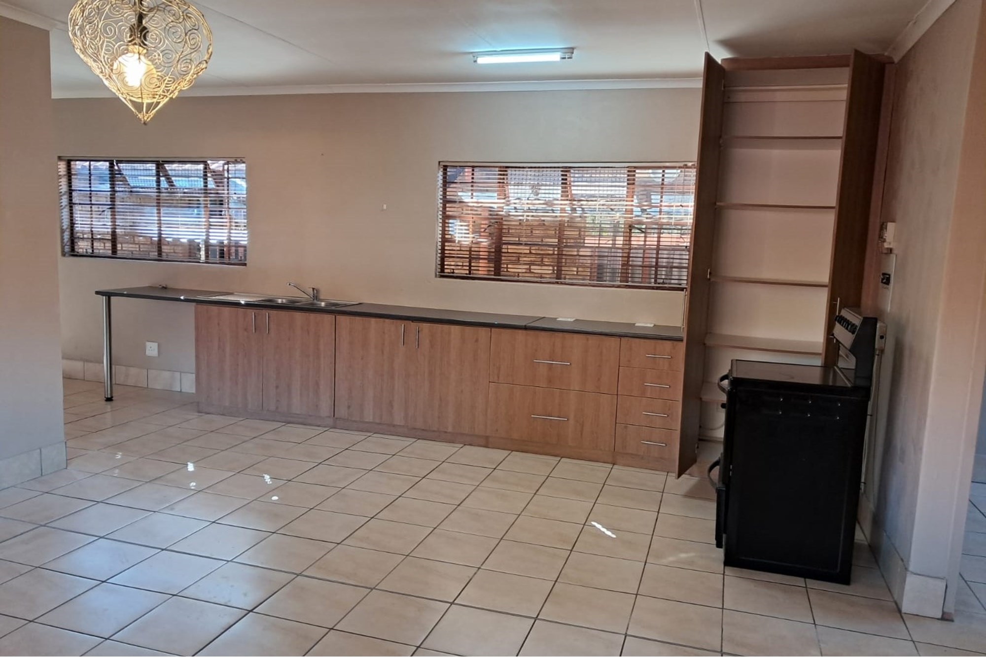 Charming 3-Bedroom Garden Flat for Rent - R8,250 | Doornpoort