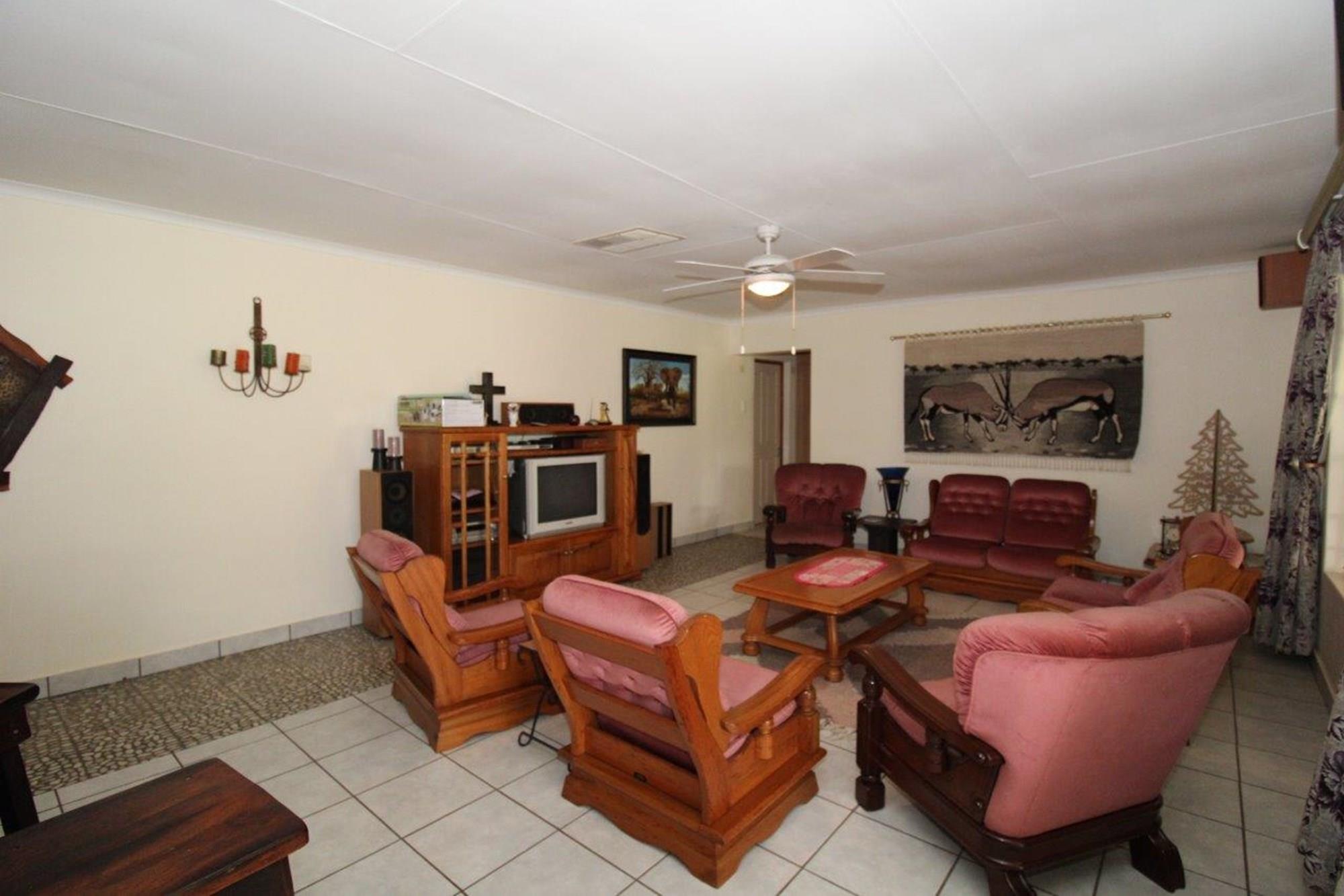 21 ha Farm near Bela-Bela with spectacular mountain views and spacious 3 bedroom manor house
