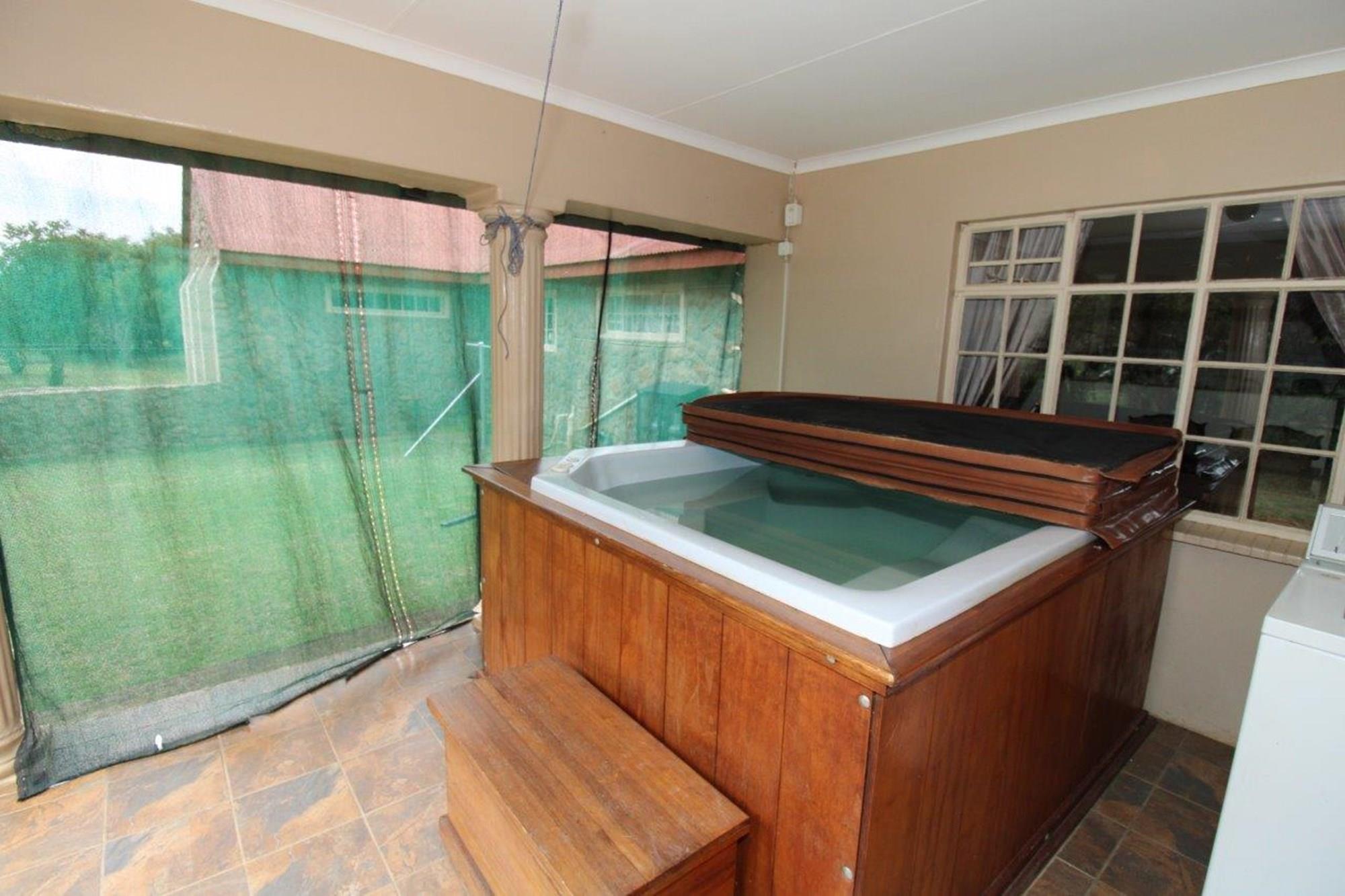 21 ha Farm near Bela-Bela with spectacular mountain views and spacious 3 bedroom manor house