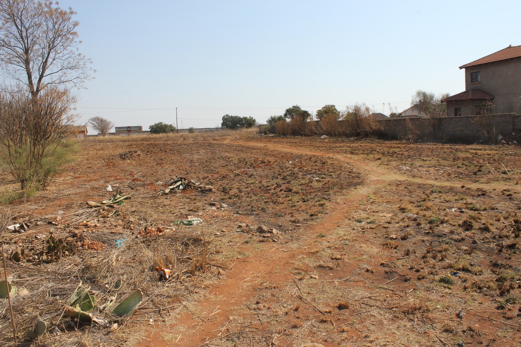 Ideal to develope your new residence on this 2032m2 stand on.