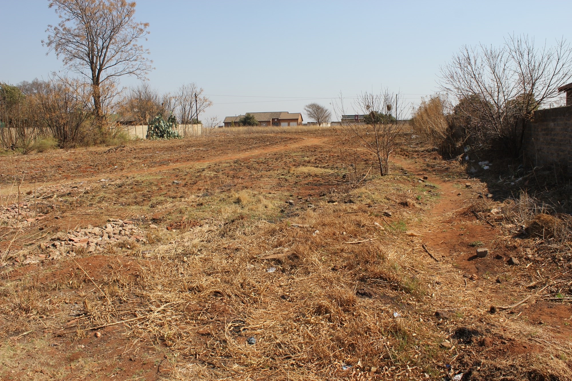 Ideal to develope your new residence on this 2032m2 stand on.