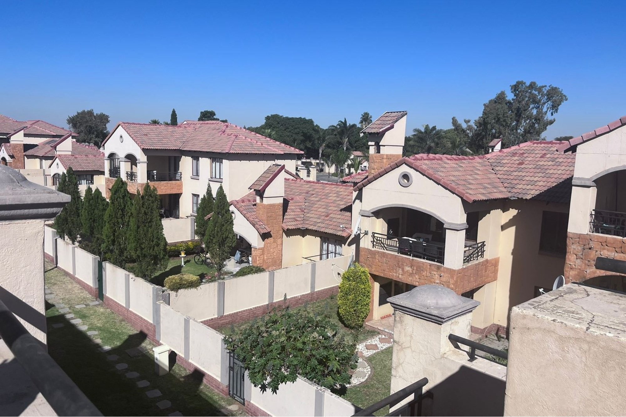 Charming 2-Bedroom Apartment in Halfway Gardens, Midrand