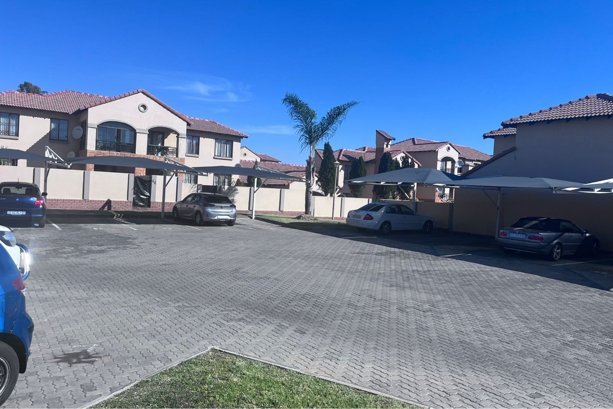 Charming 2-Bedroom Apartment in Halfway Gardens, Midrand