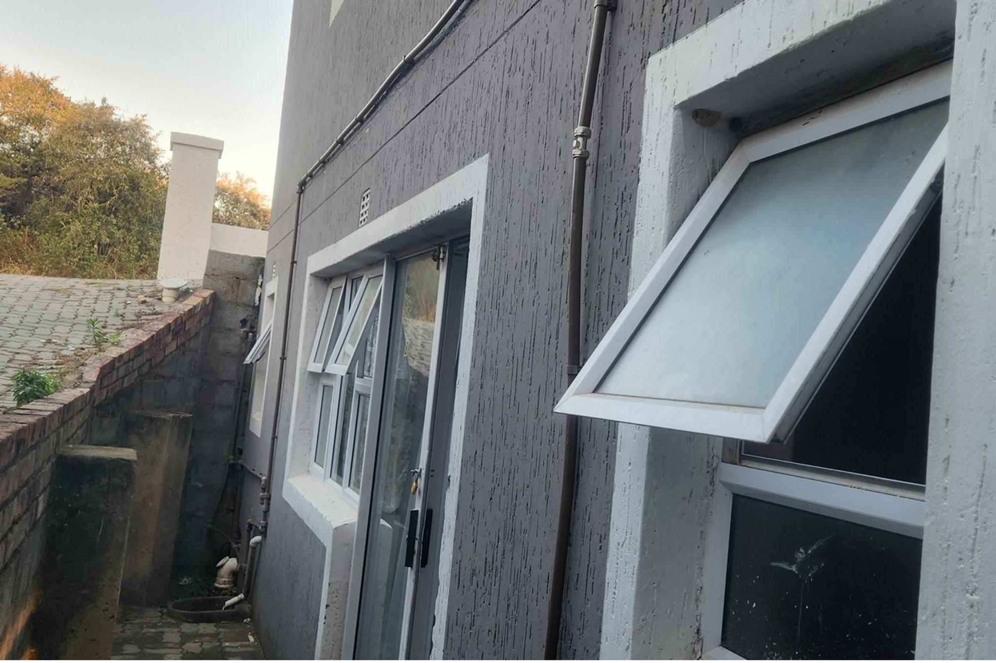 House For Sale in Beacon Bay, East London