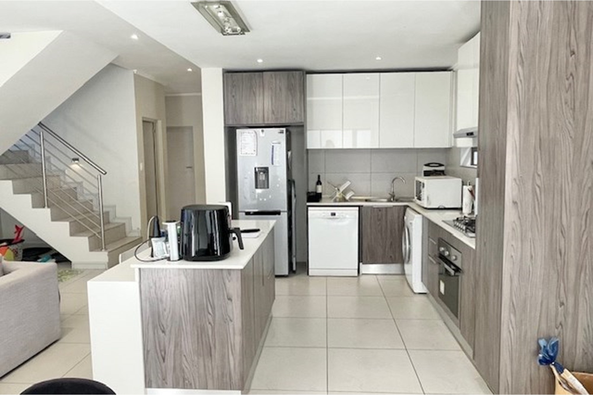 3 bed and 3 full en-suite bathrooms in Bryanston East secure complex