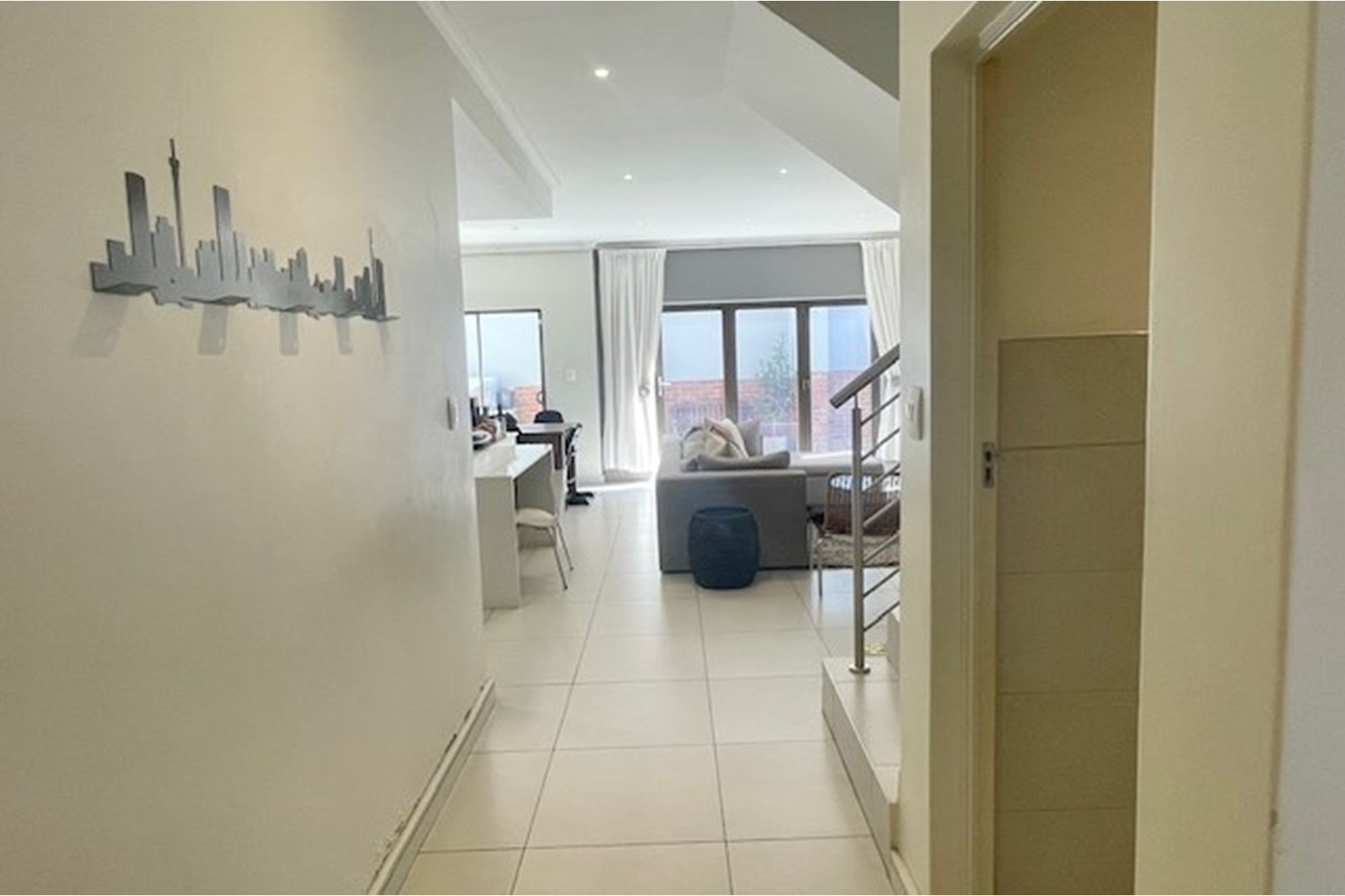 3 bed and 3 full en-suite bathrooms in Bryanston East secure complex