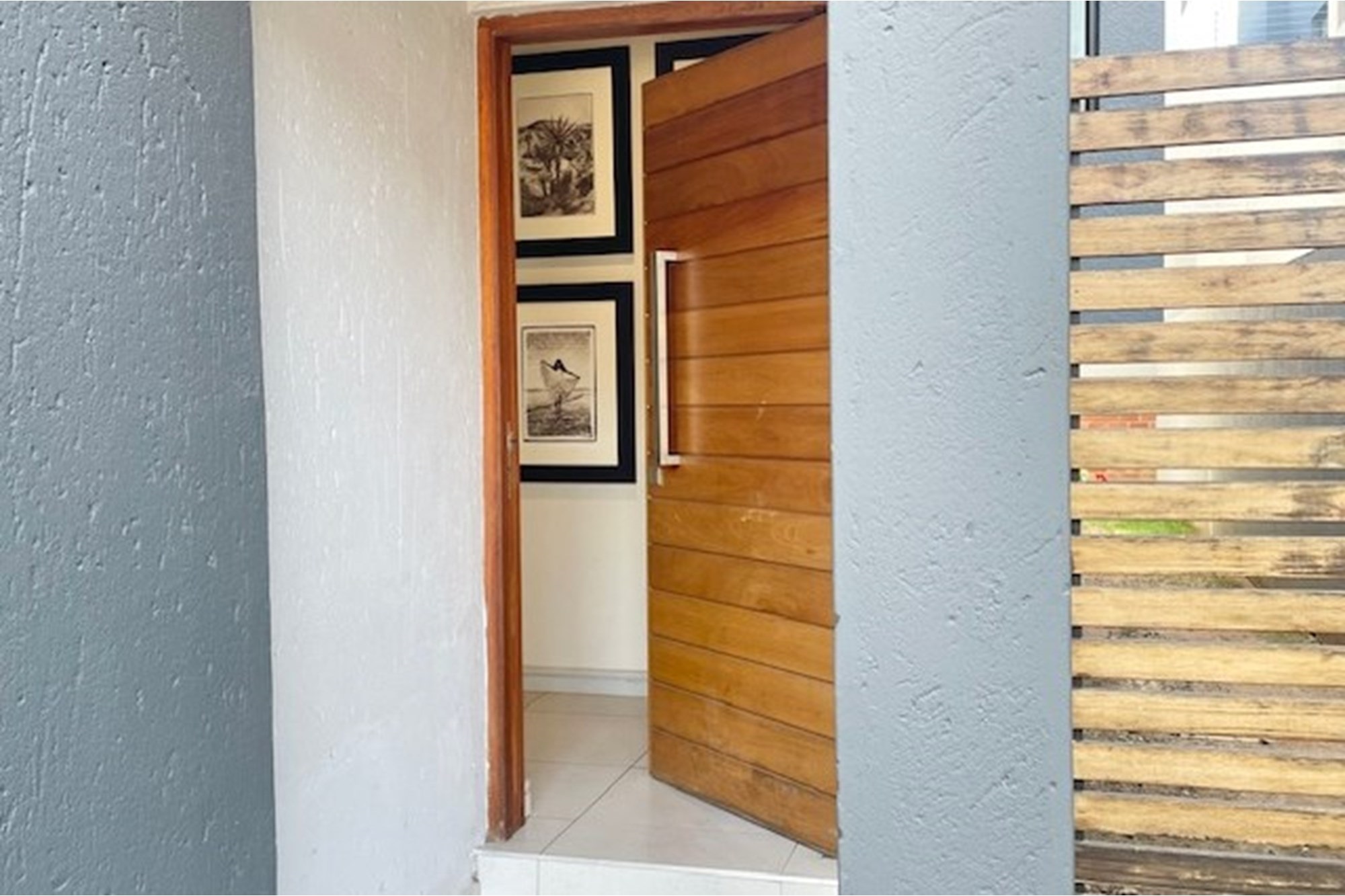 3 bed and 3 full en-suite bathrooms in Bryanston East secure complex