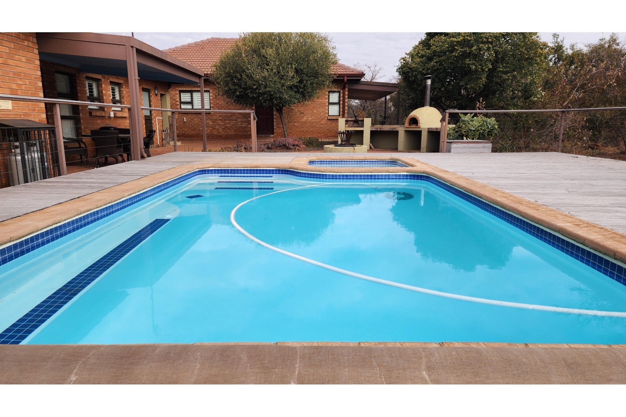 VERLOREN - 7 BEDROOM BUSHVELD BLISS WITH A PET-FRIENDLY TWIST-YOUR SAFARI SANCTUARY