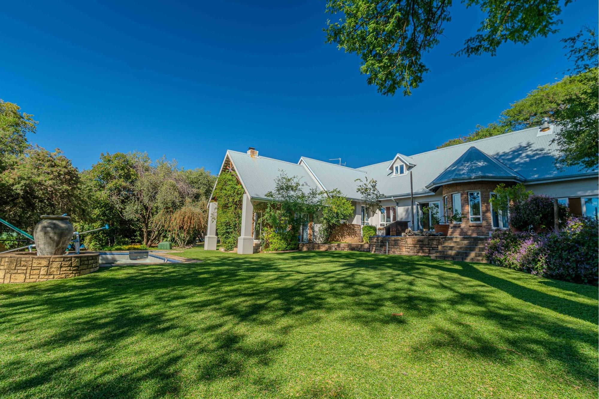 House for sale in North Riding AH, Randburg, 254 m²