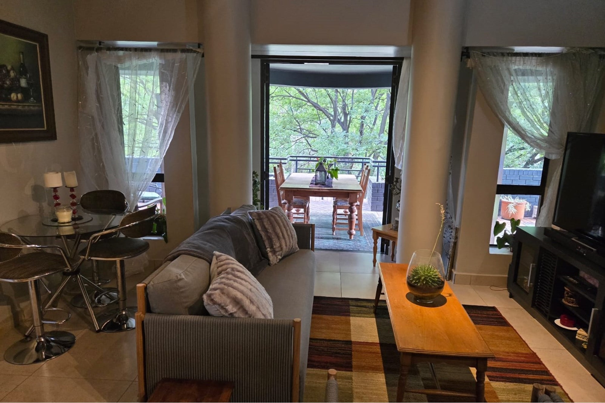 Resort Living in a 2-bedroom, 2-bathroom upmarket Apartment in St Andrews, Bedfordview.