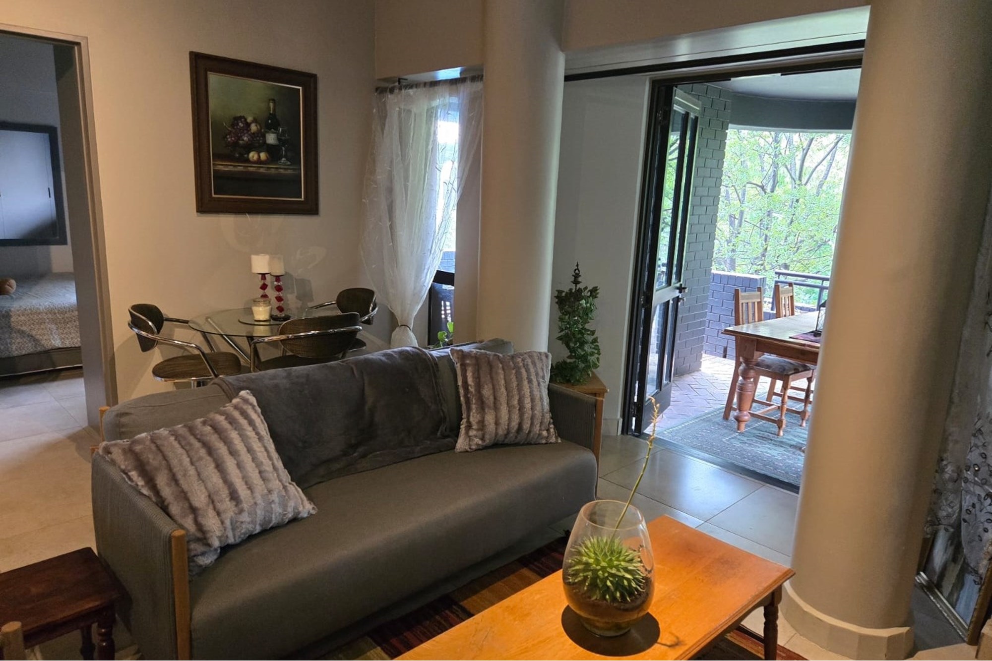 Resort Living in a 2-bedroom, 2-bathroom upmarket Apartment in St Andrews, Bedfordview.