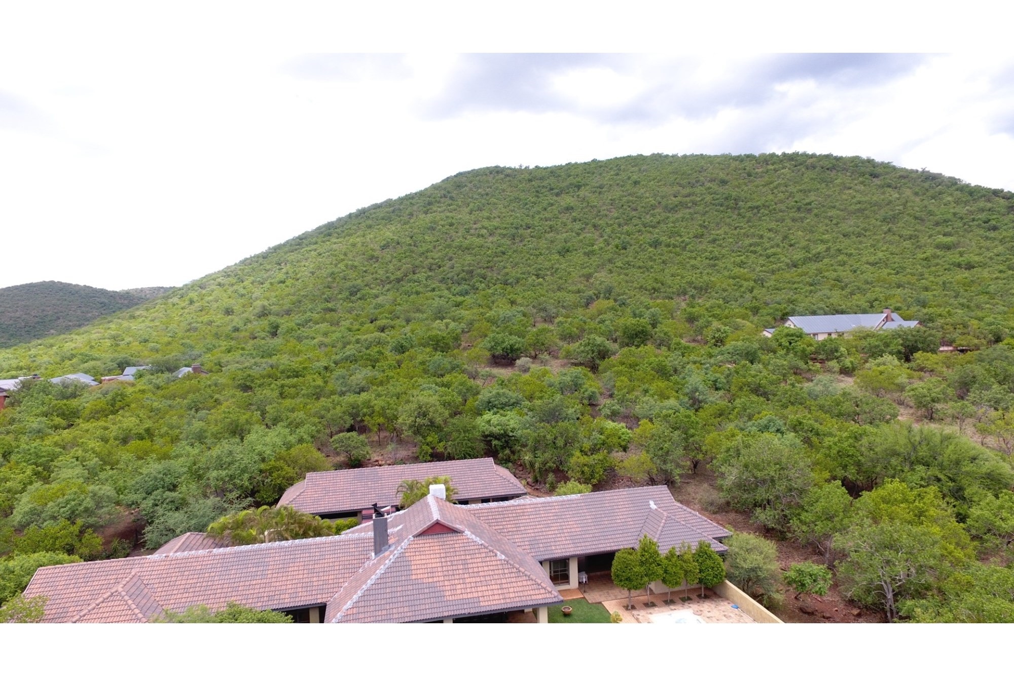 Tranquil Bushveld Retreat: Thaba Moriri - 4 Bedrooms and 5 bathrooms - Spectacular Views