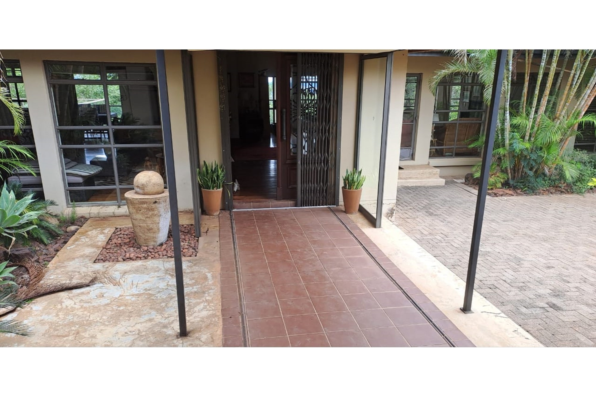 Tranquil Bushveld Retreat: Thaba Moriri - 4 Bedrooms and 5 bathrooms - Spectacular Views